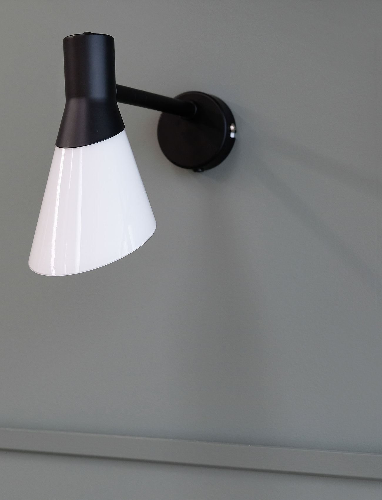 Dyberg Larsen - Gents Wall lamp - vegglamper - opal - 1