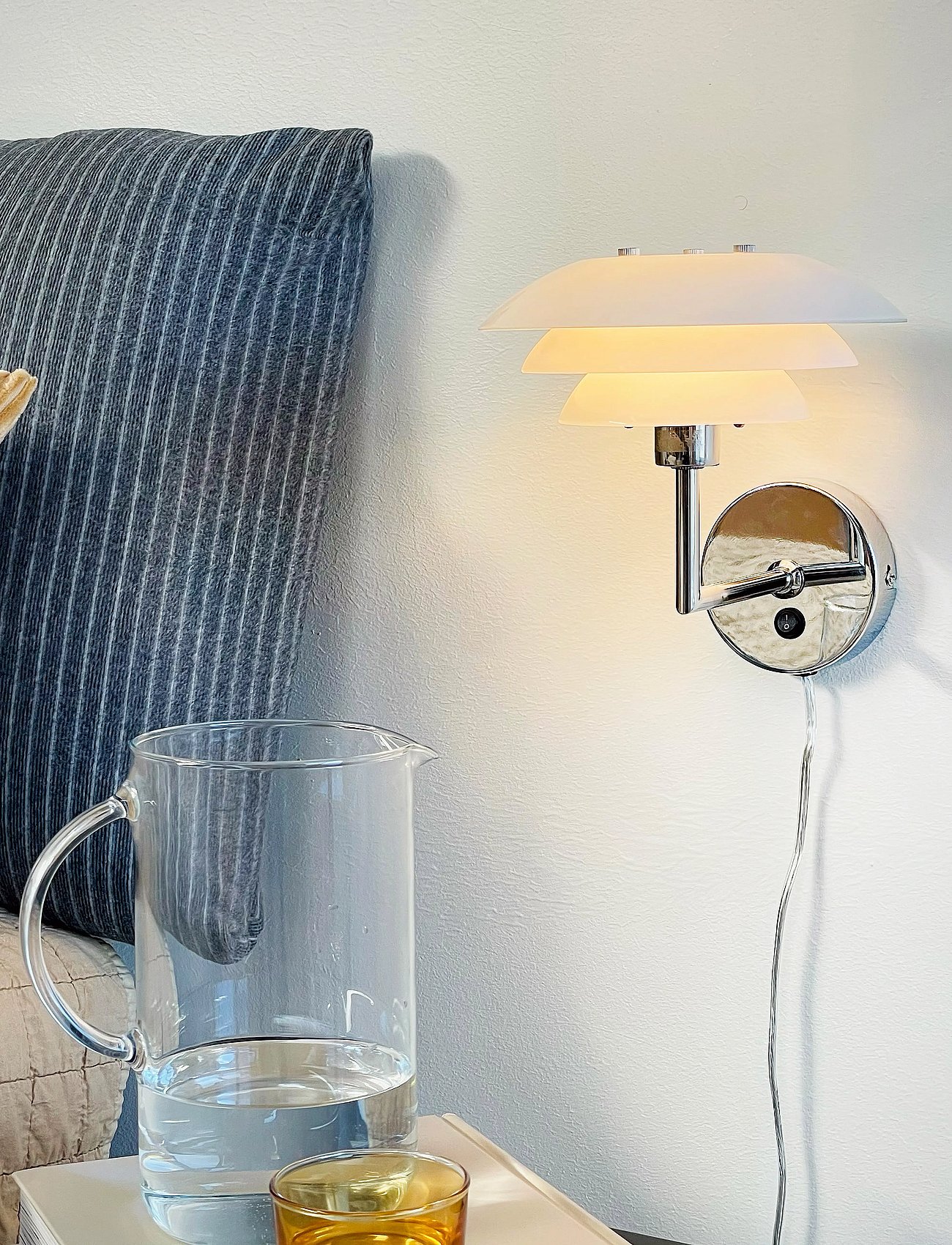 DL16 vägglampa svart