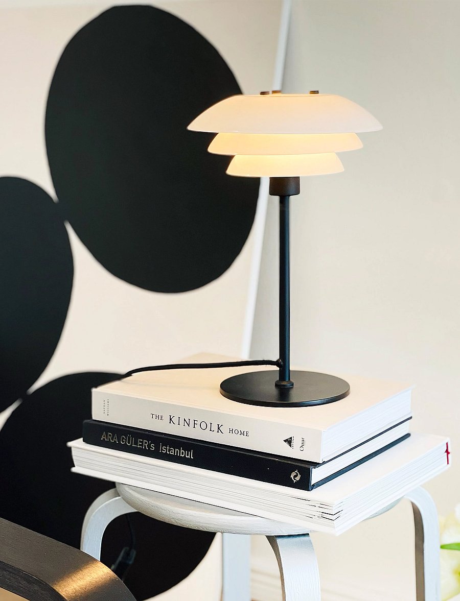 Dyberg Larsen - DL20 Table Lamp - staliniai šviestuvai - opal / balck - 0