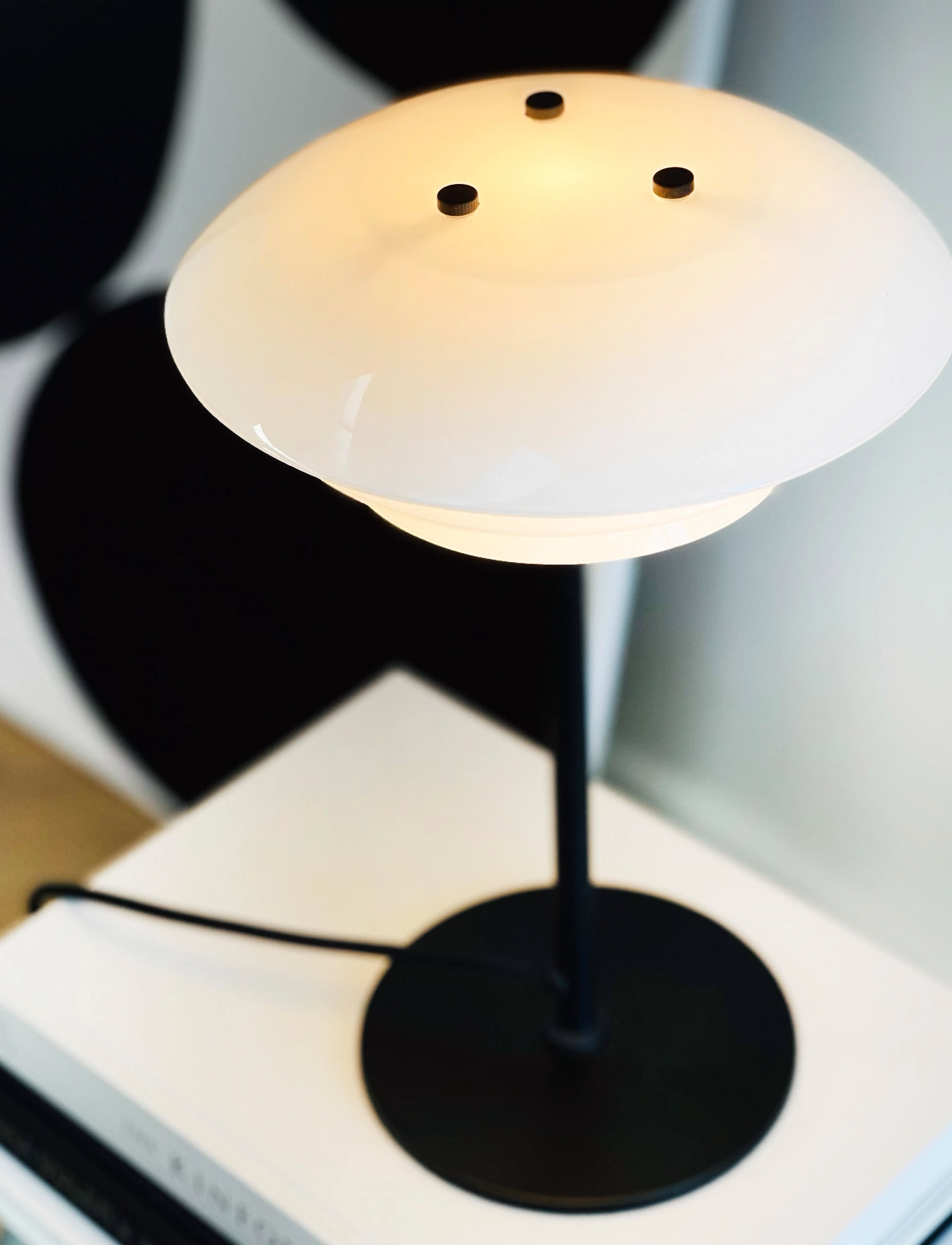 Dyberg Larsen - DL20 Opal bordlampe - stalinės lempos - opal / balck - 4