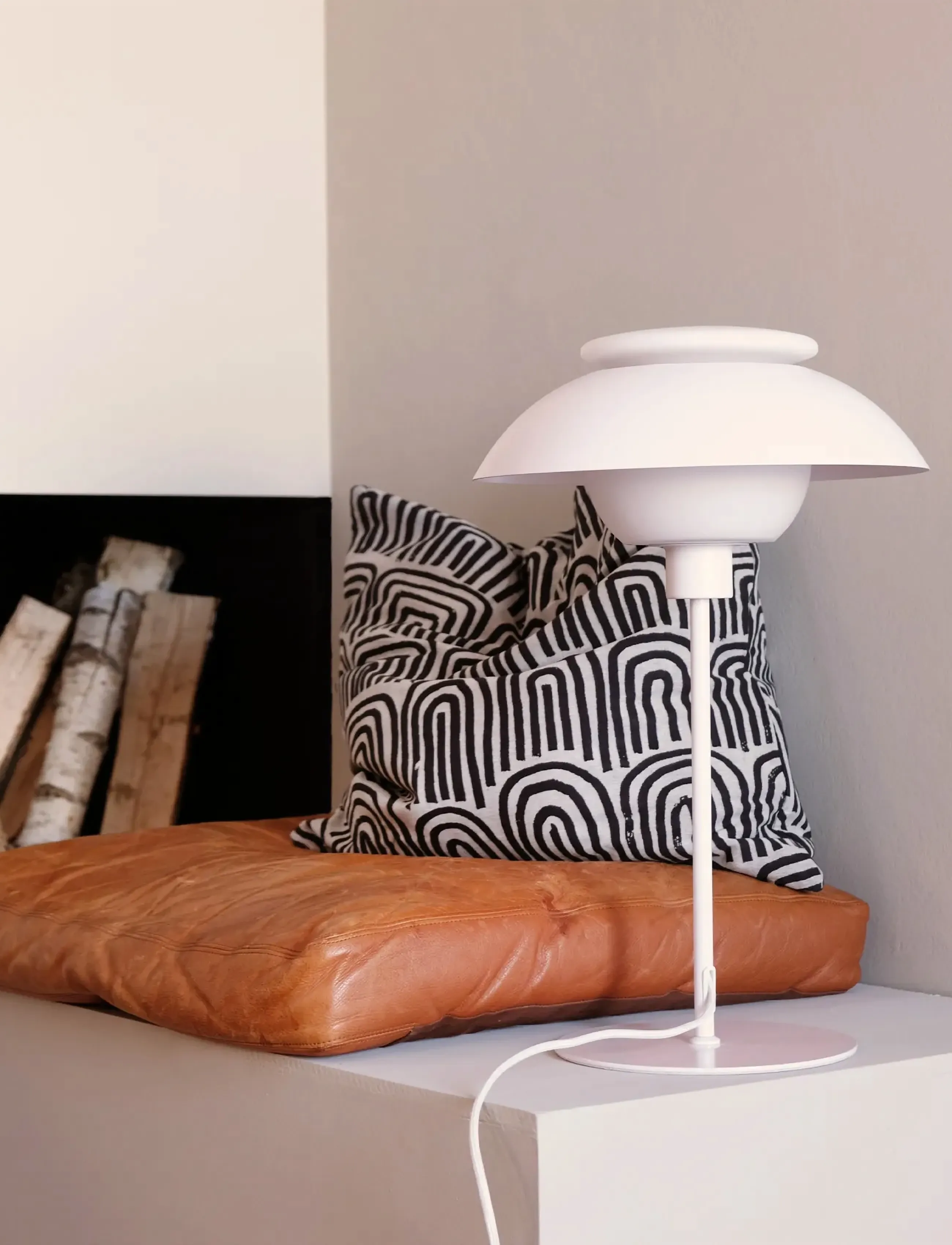 Dyberg Larsen Opus Bordlampe Hvid Metal/Glas, One Size, White, Lamper > Bordlamper, Unisex