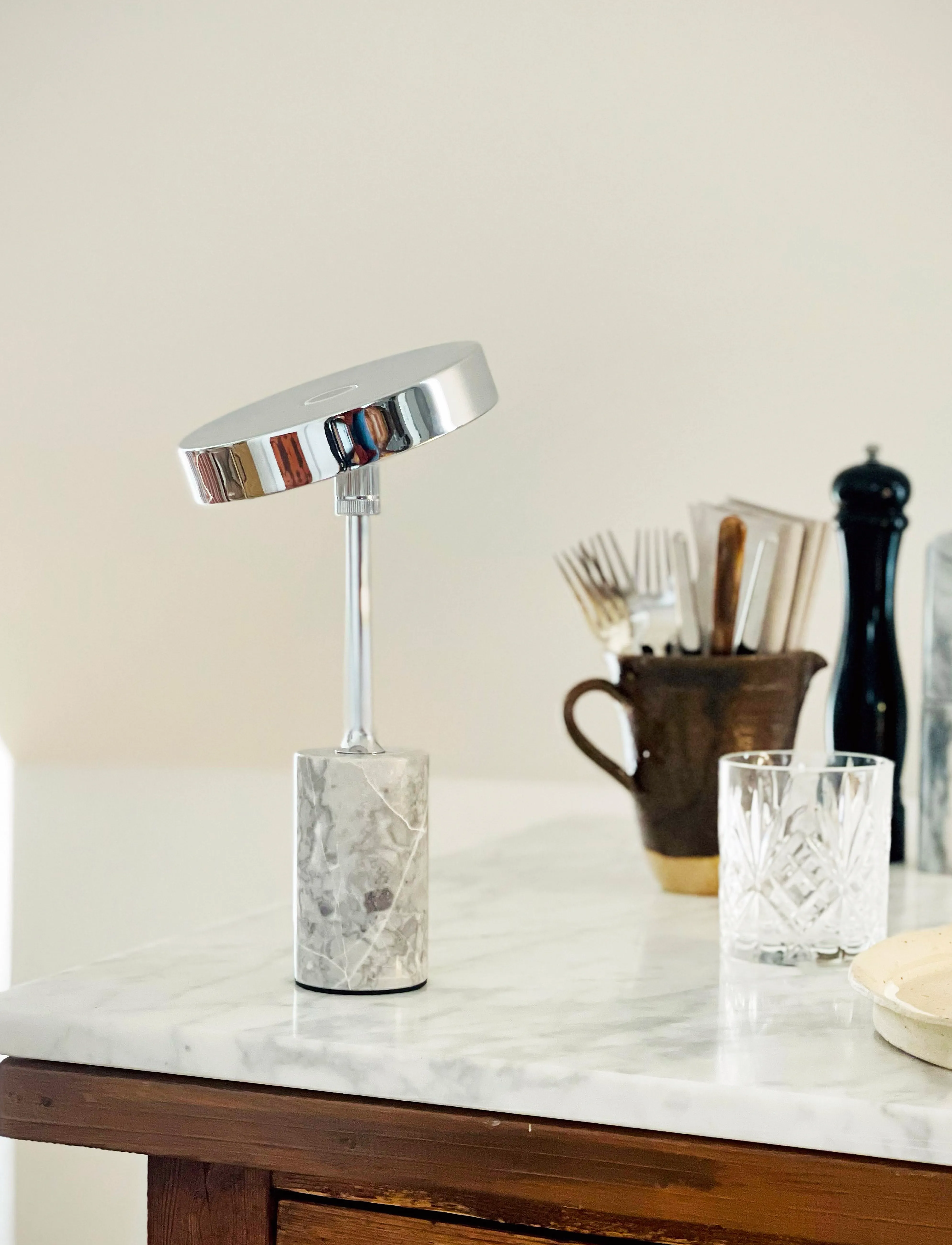 Dyberg Larsen Starlight Led Genopladelig Bordlampe Krom Med Grå Marmor, 25X14X14, Silver, Lamper > Bordlamper, Unisex