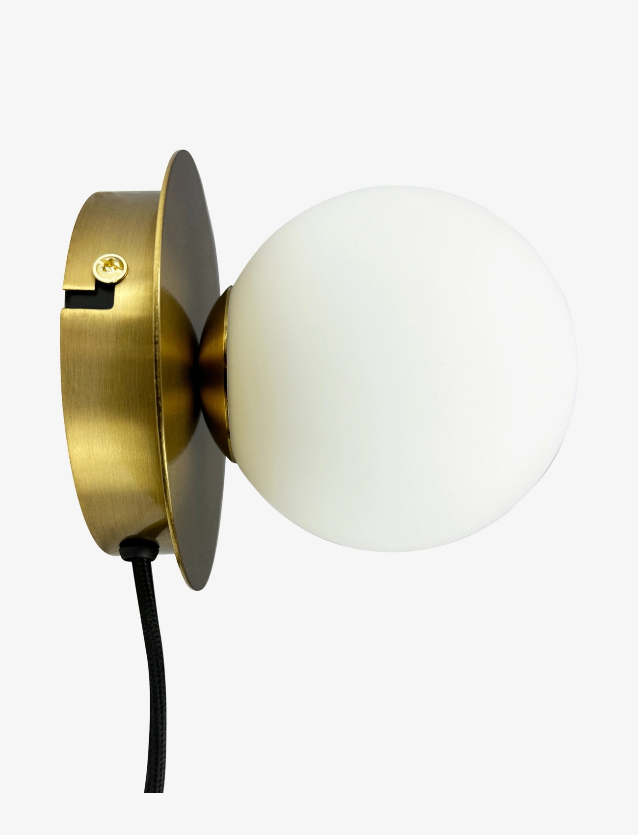 Dyberg Larsen SIA væglampe med kuppel og messing bagplade - Kampagne - OPAL/ BRASS / gold