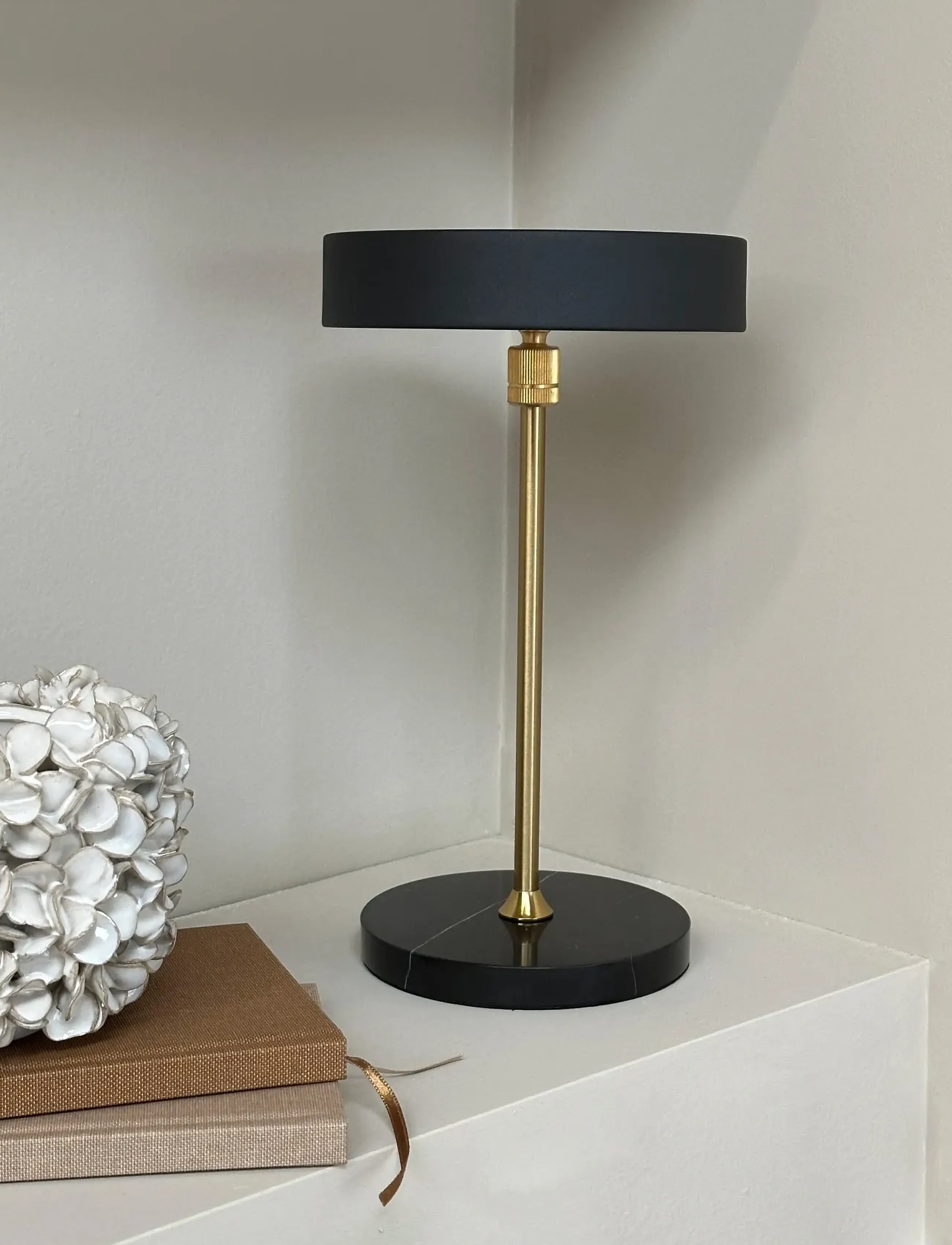 Dyberg Larsen MOONLIGHT LED rechargeable table lamp black, brass, marble - Confirmation - BLACK / black