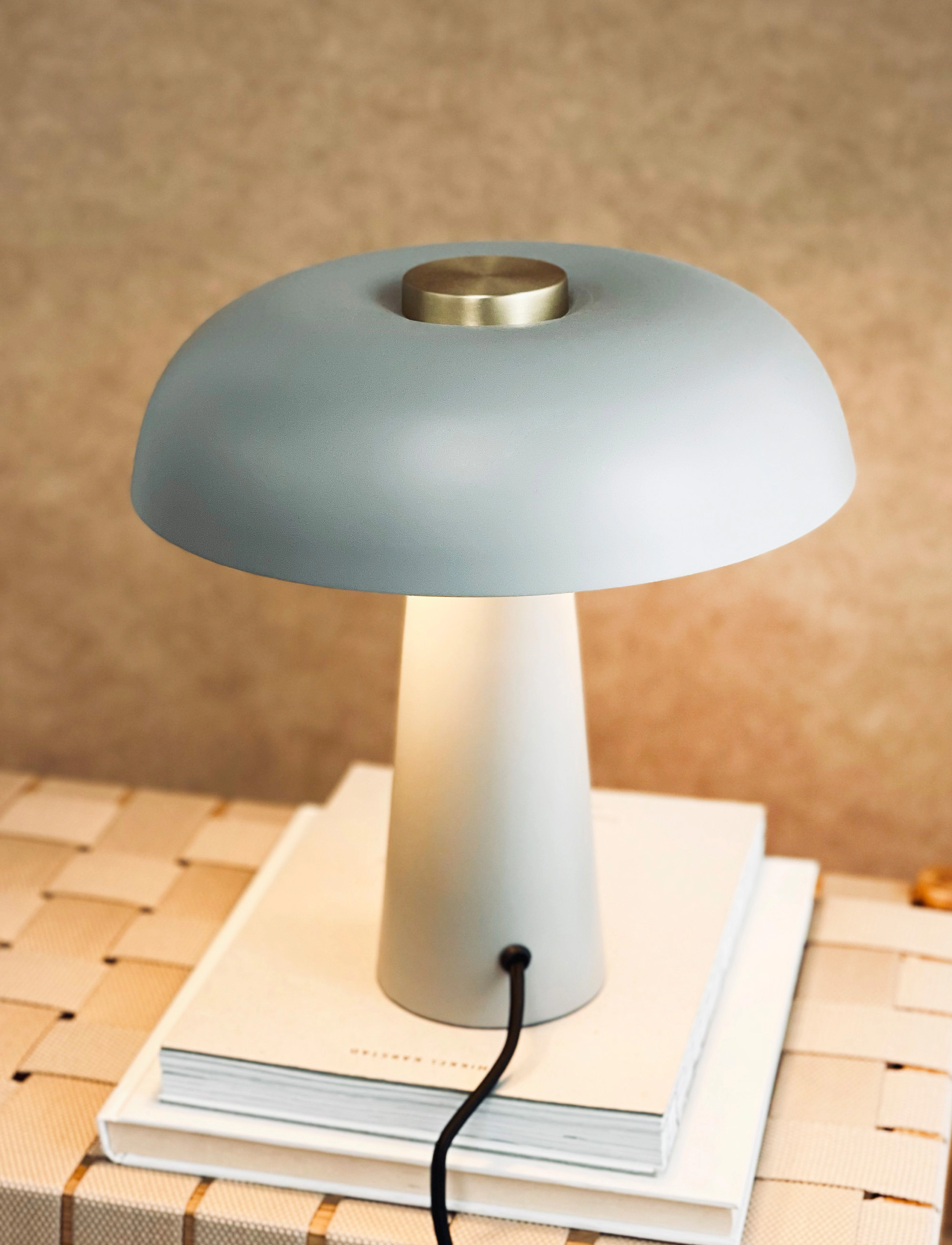 Dyberg Larsen Iris Brun Bordlampe, H28 cm, Grey, Lamper > Bordlamper, Unisex