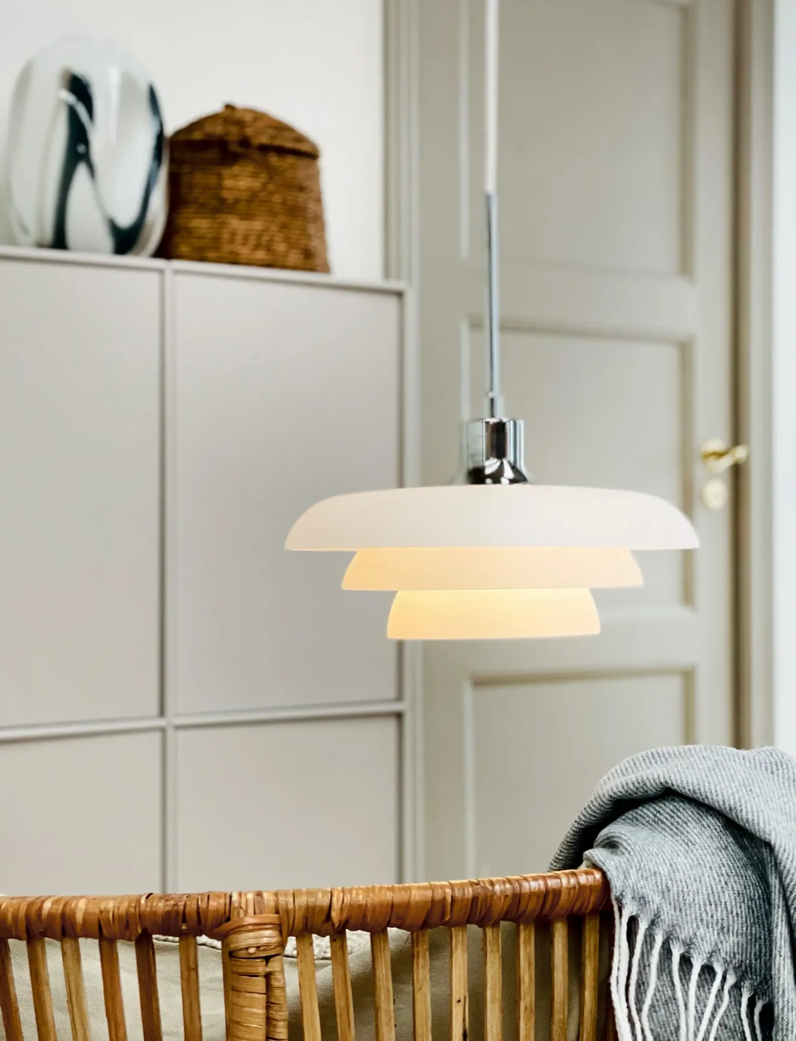 Dyberg Larsen Ava Pendel D31 Opal/ Krom, 31 cm, Ceiling Lamps, Weiß - Pendant Homeware