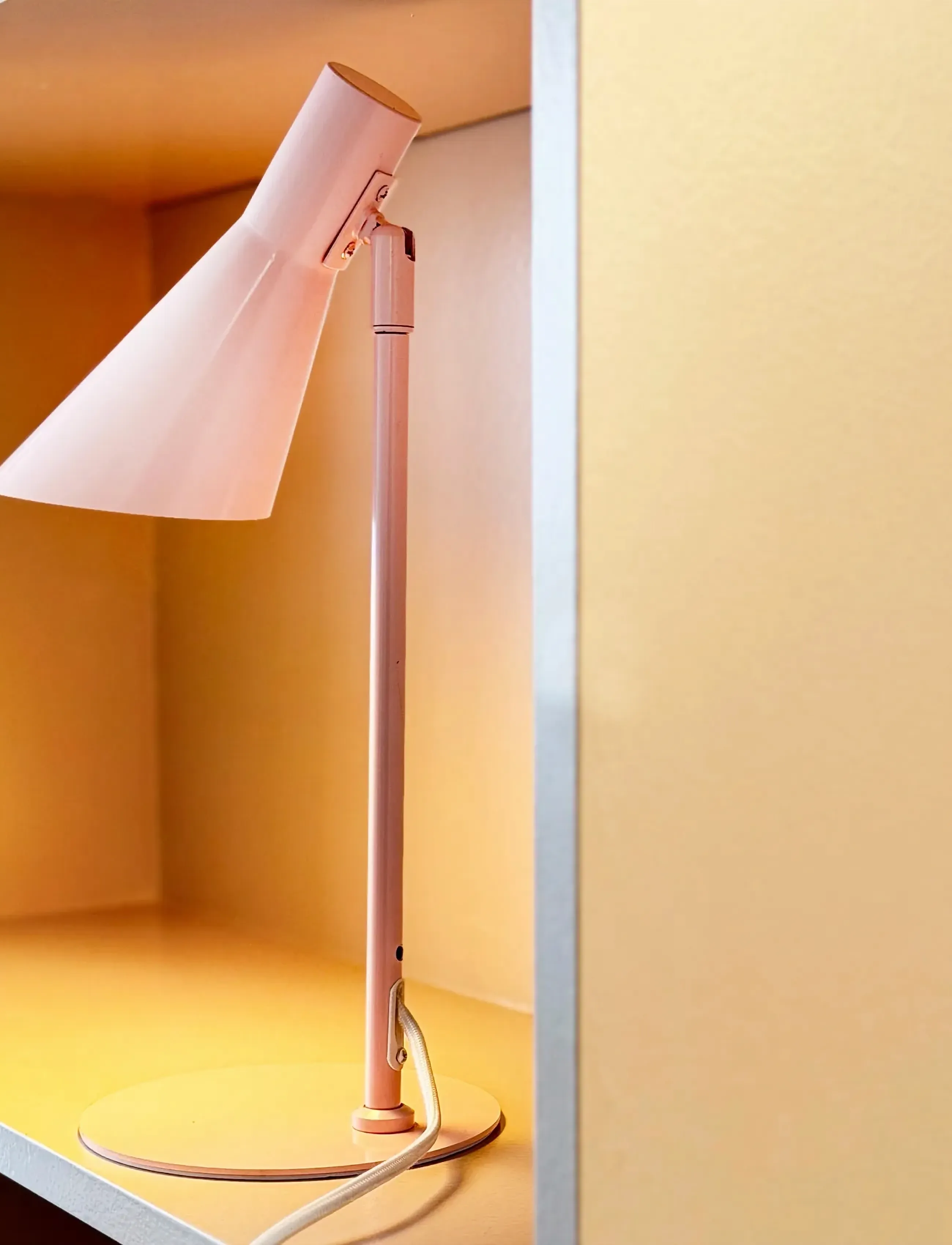 Dyberg Larsen - DL12 Mini bordlampe Pink - bordlamper - pink - 4
