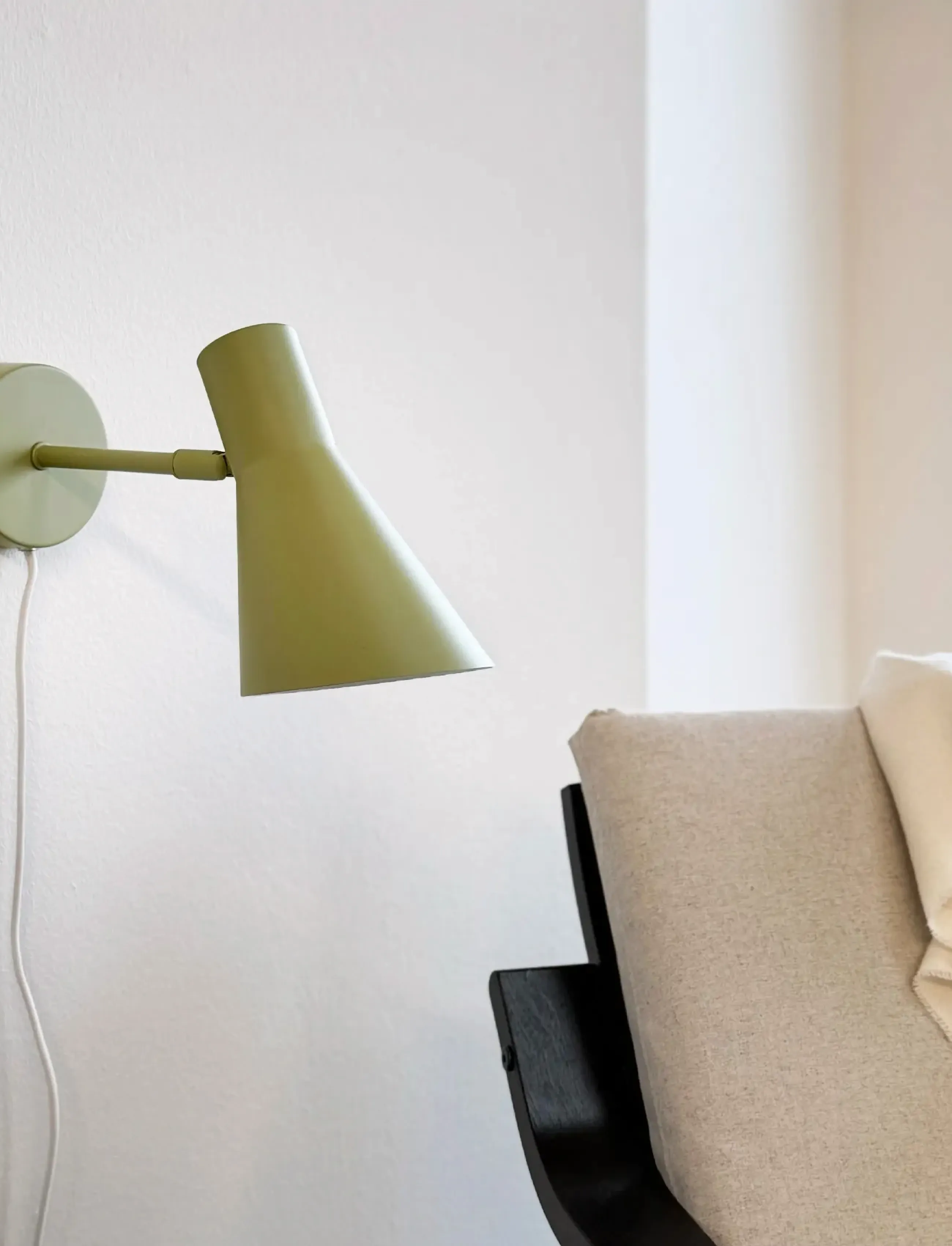 Dyberg Larsen Dl12 Væglampe Grøn, One Size, Lamps, Khakigrün - Wall Homeware