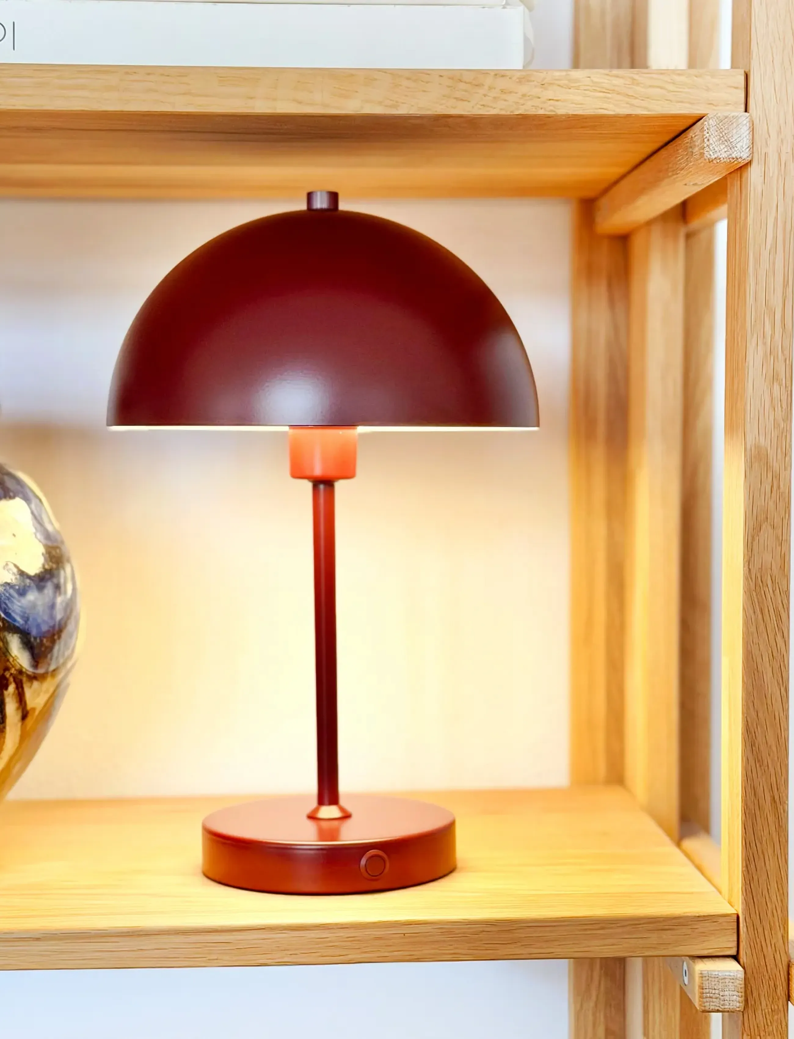 Dyberg Larsen Stockholm Led Bordlampe V.2.0 Mørkerød, One Size, Lamps, Burgunderrot - Table Homeware