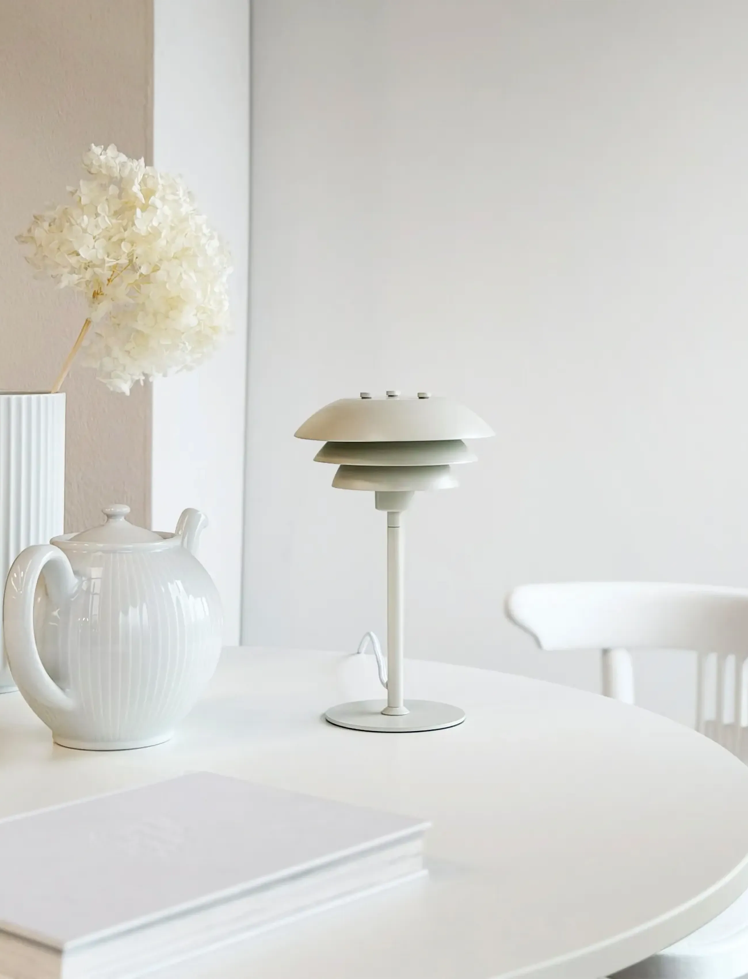 Dyberg Larsen Sixteen Bordlampe Perlehvid, One Size, Lamps, Weiß - Table Homeware