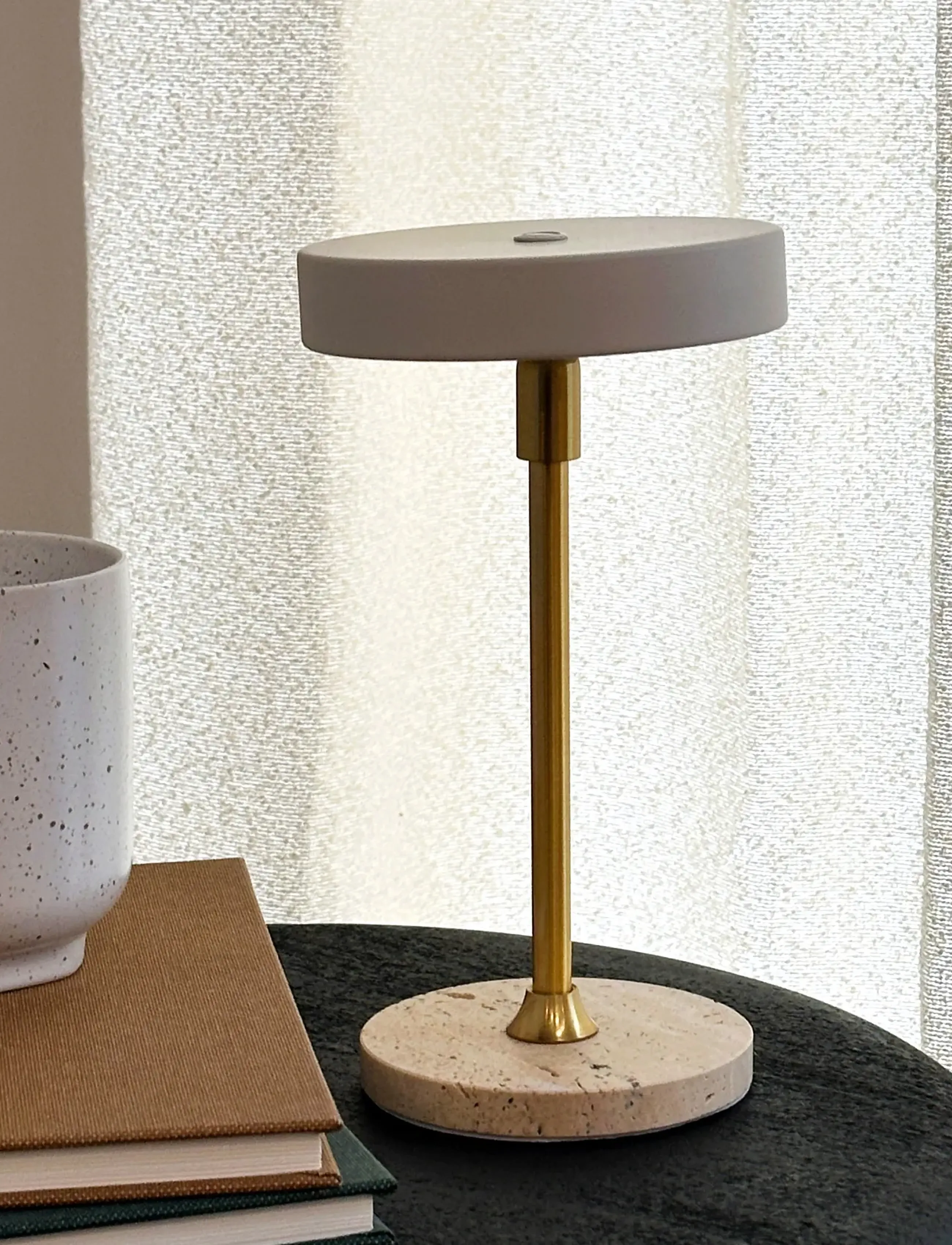 Dyberg Larsen - Moonlight LED Mini Genopladelig Bordlampe - Beige/Travertin - bordlamper - beige/ trevetin/ brass - 5
