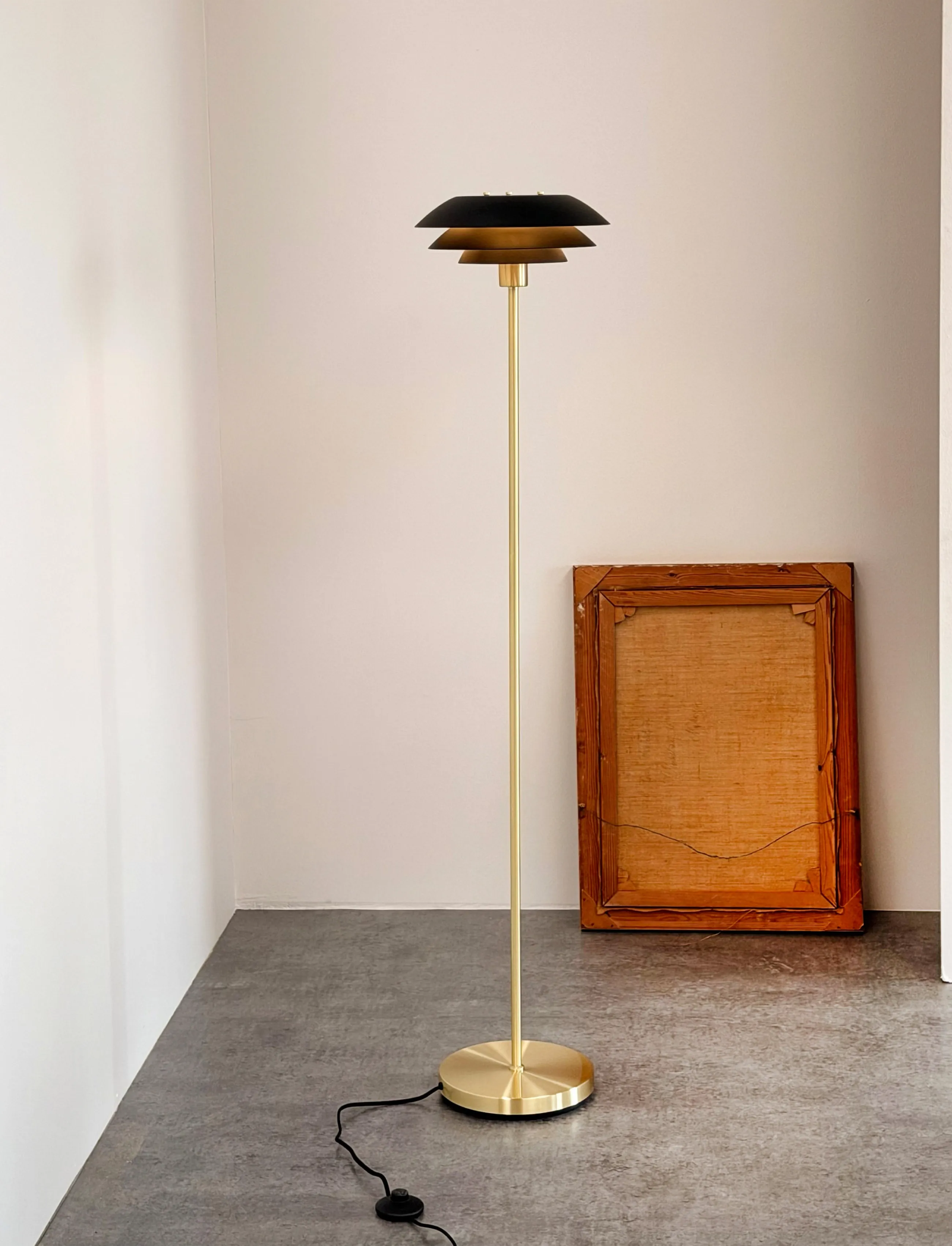Dyberg Larsen Dl31 Gulvlampe Sort/ Messing, One Size, Gold, Lamper > Gulvlamper, Unisex
