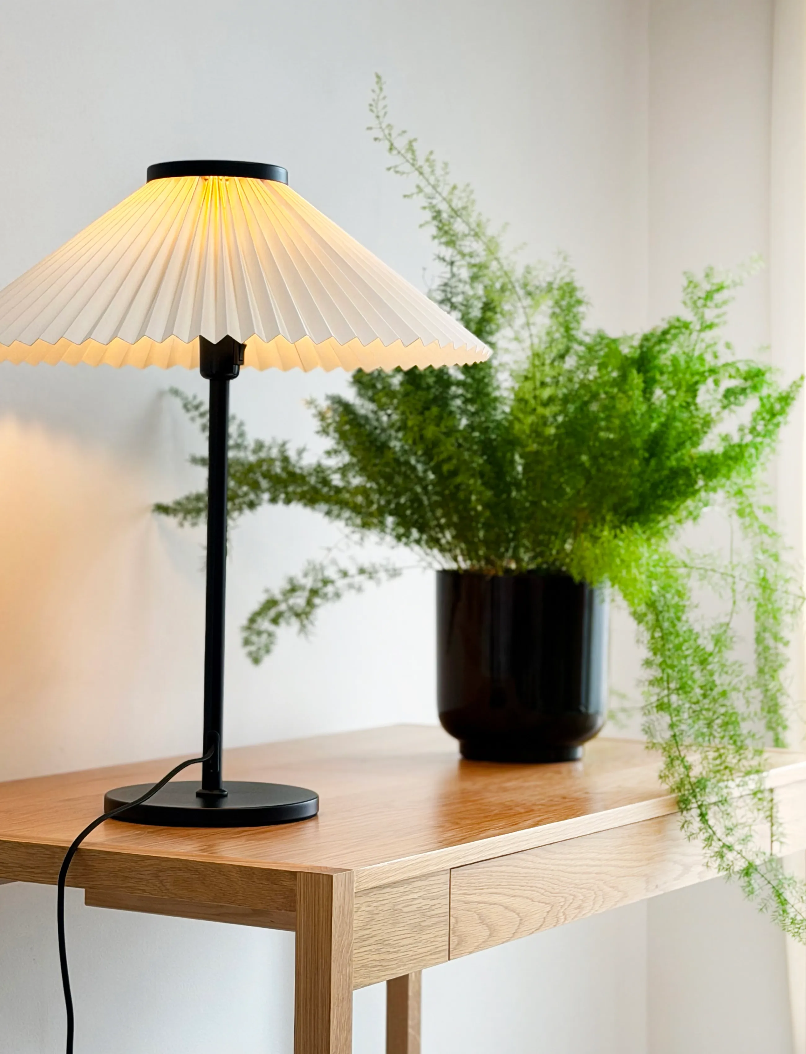 Dyberg Larsen - Plissé bordslampa - bordslampor - black/ off-white - 3