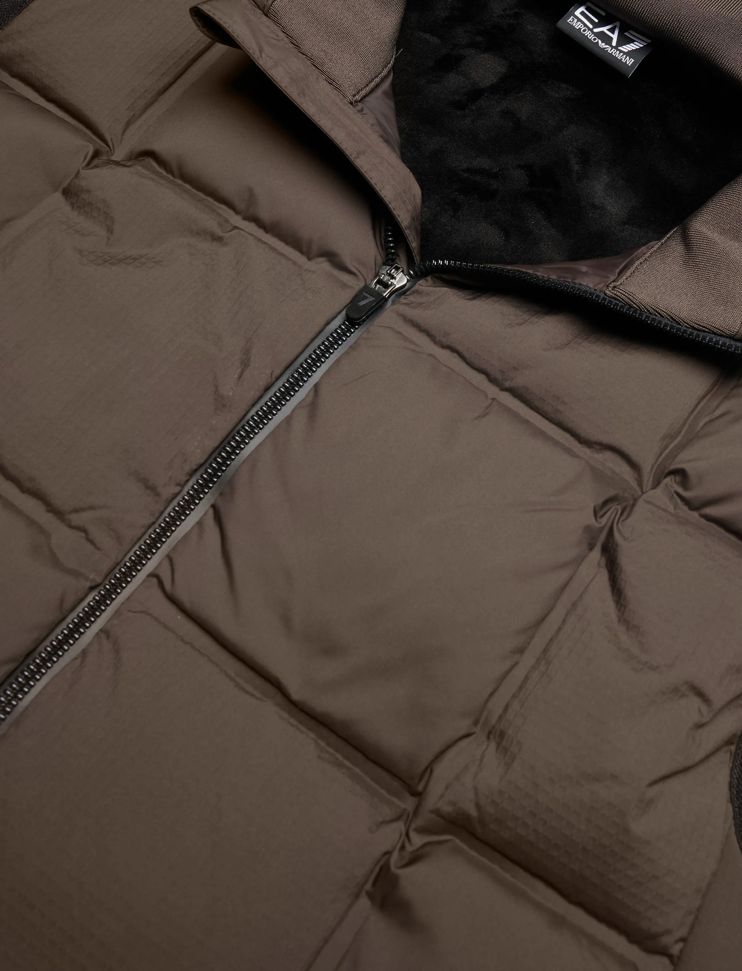 EA7 - VEST - westen - mulch - 2