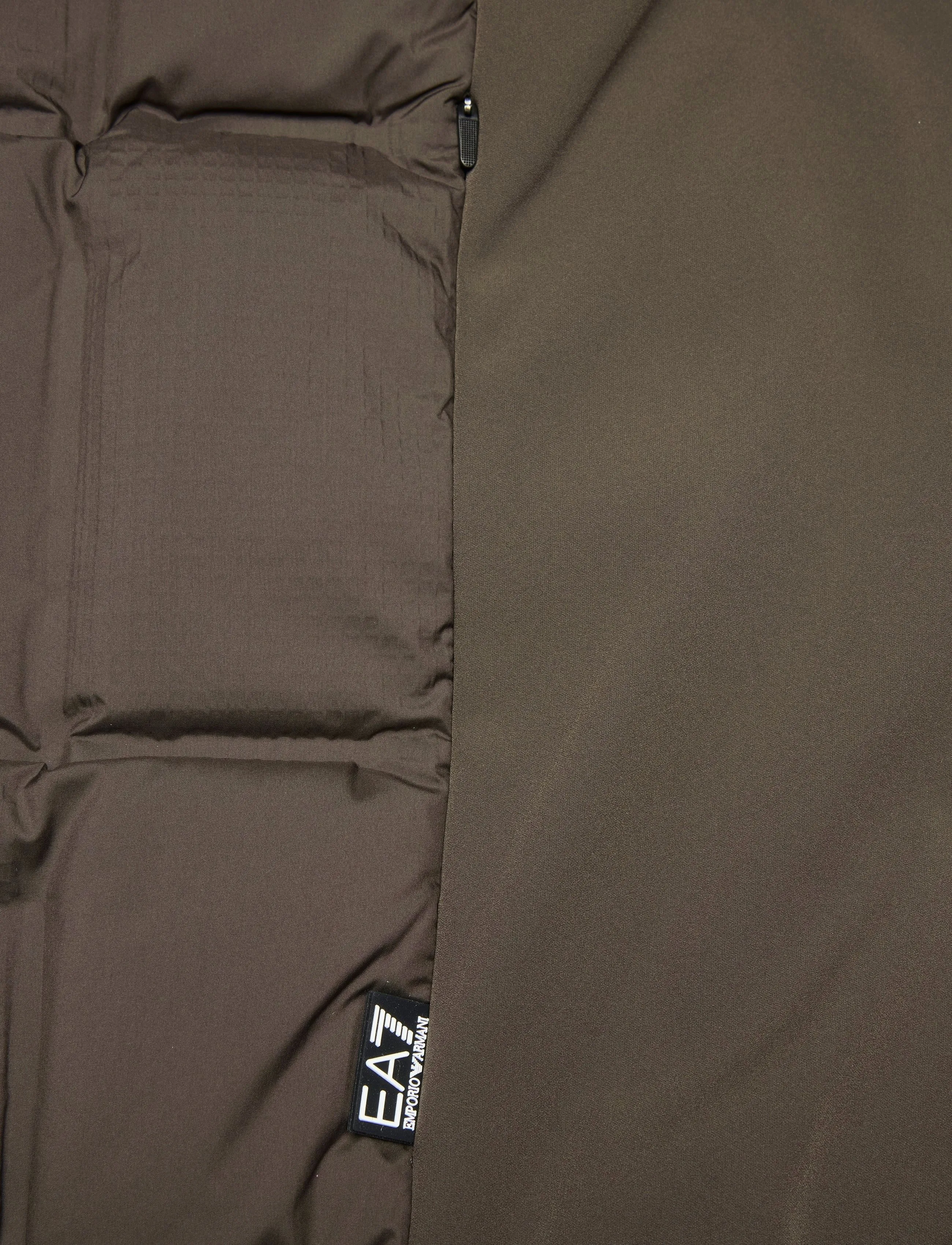EA7 - VEST - westen - mulch - 3