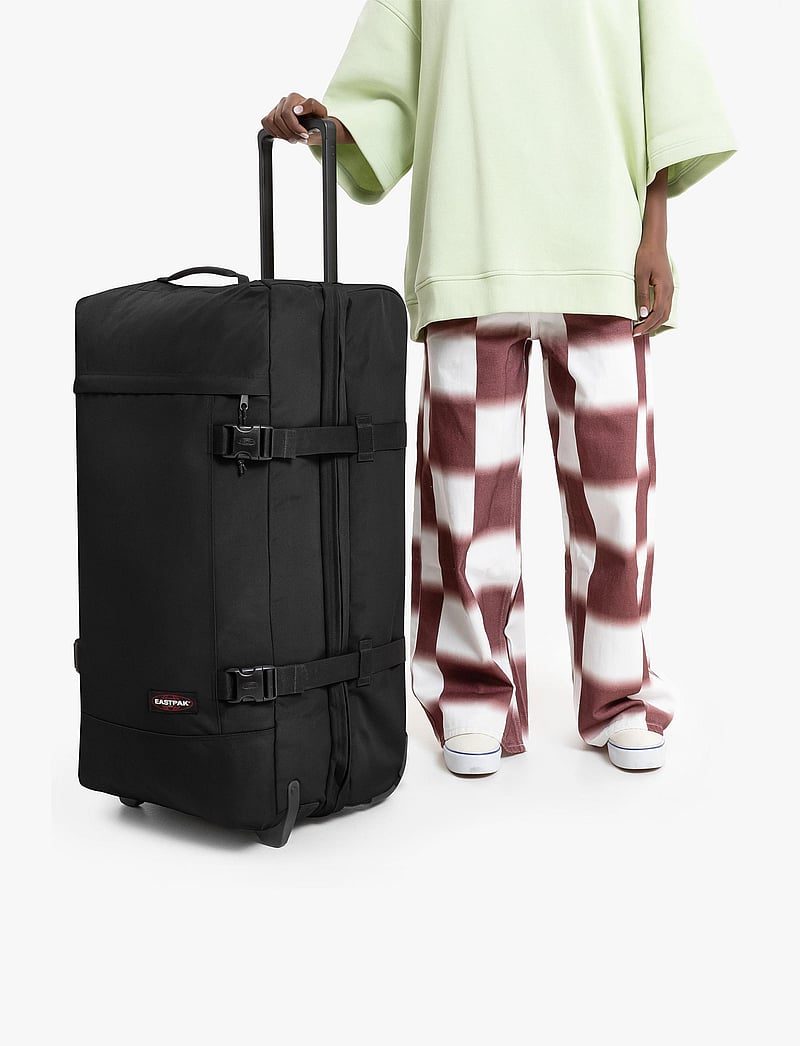 Eastpak - TRANVERZ M - medium resväskor - black - 0