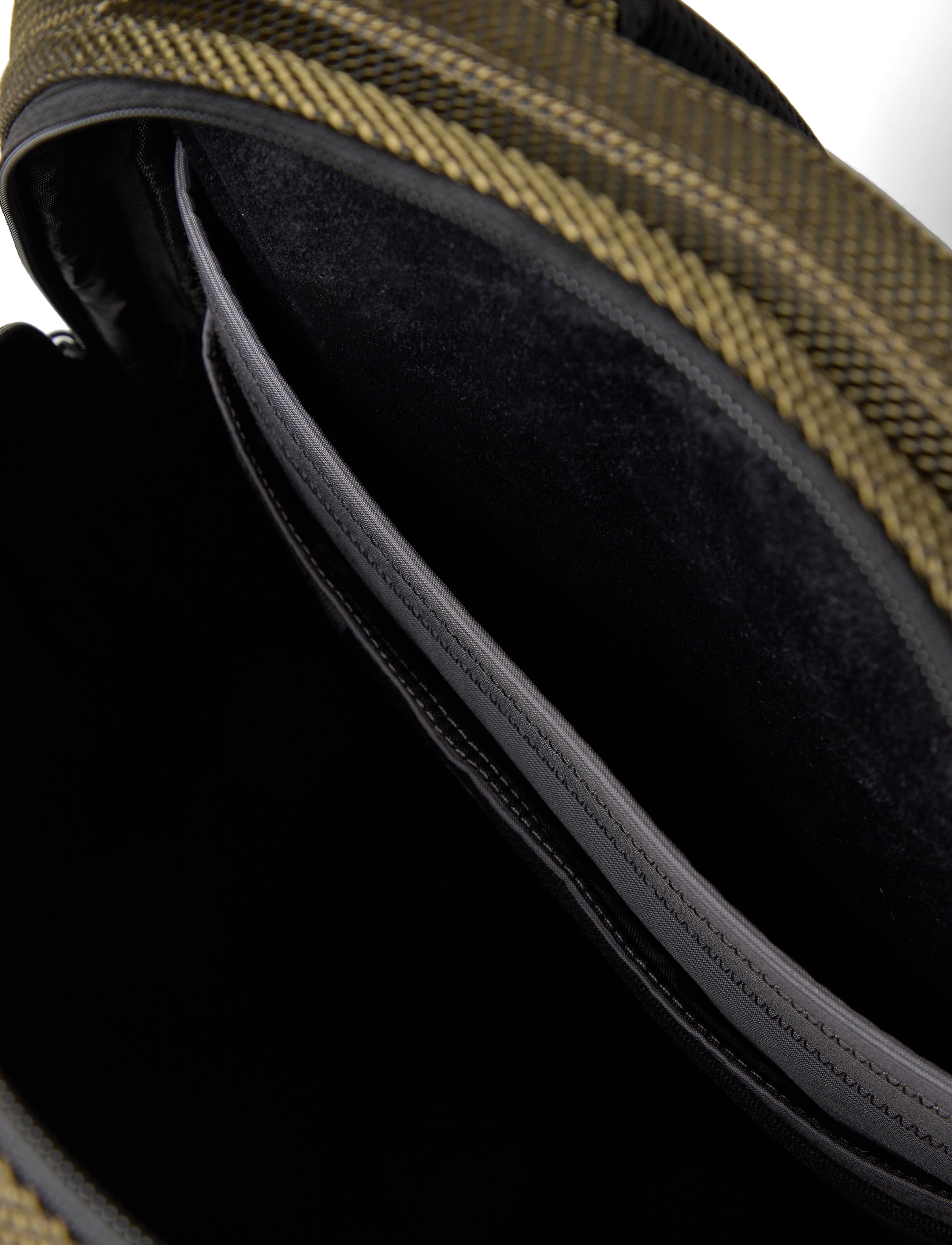 Eastpak - Tecum M - accessories - cnnct army - 3