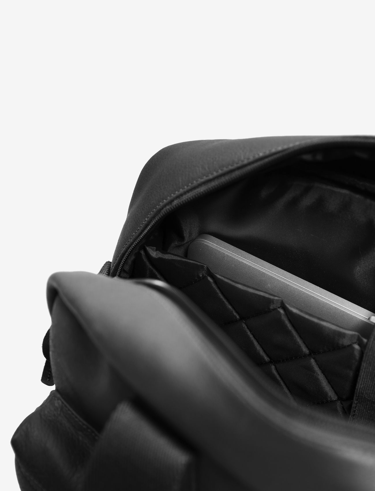 Eastpak - TOMEC - black leather - 4