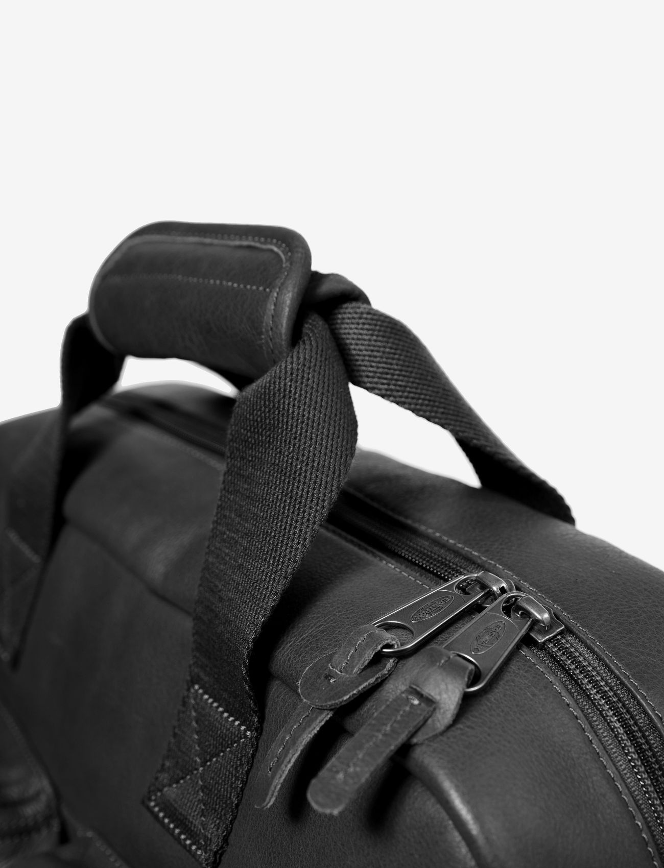 Eastpak - TOMEC - black leather - 5