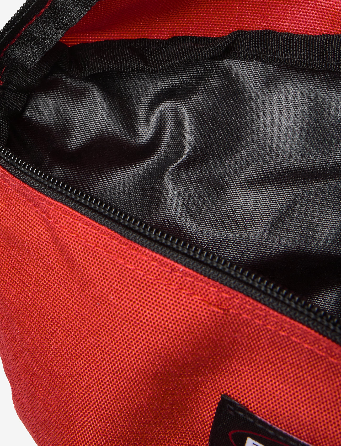 Eastpak - SPRINGER - sommarfynd - teasing red - 3