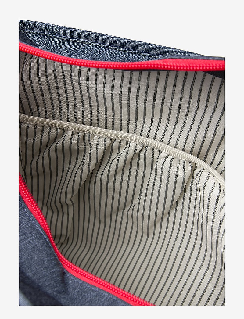 Eastpak Flail Black – skuldervesker – shop på Booztlet