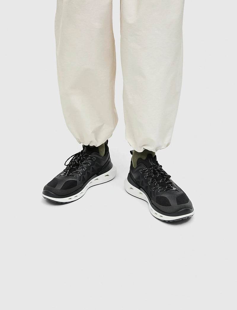 ECCO - BIOM 720 M - niedriger schnitt - black/black/bright white/black - 0