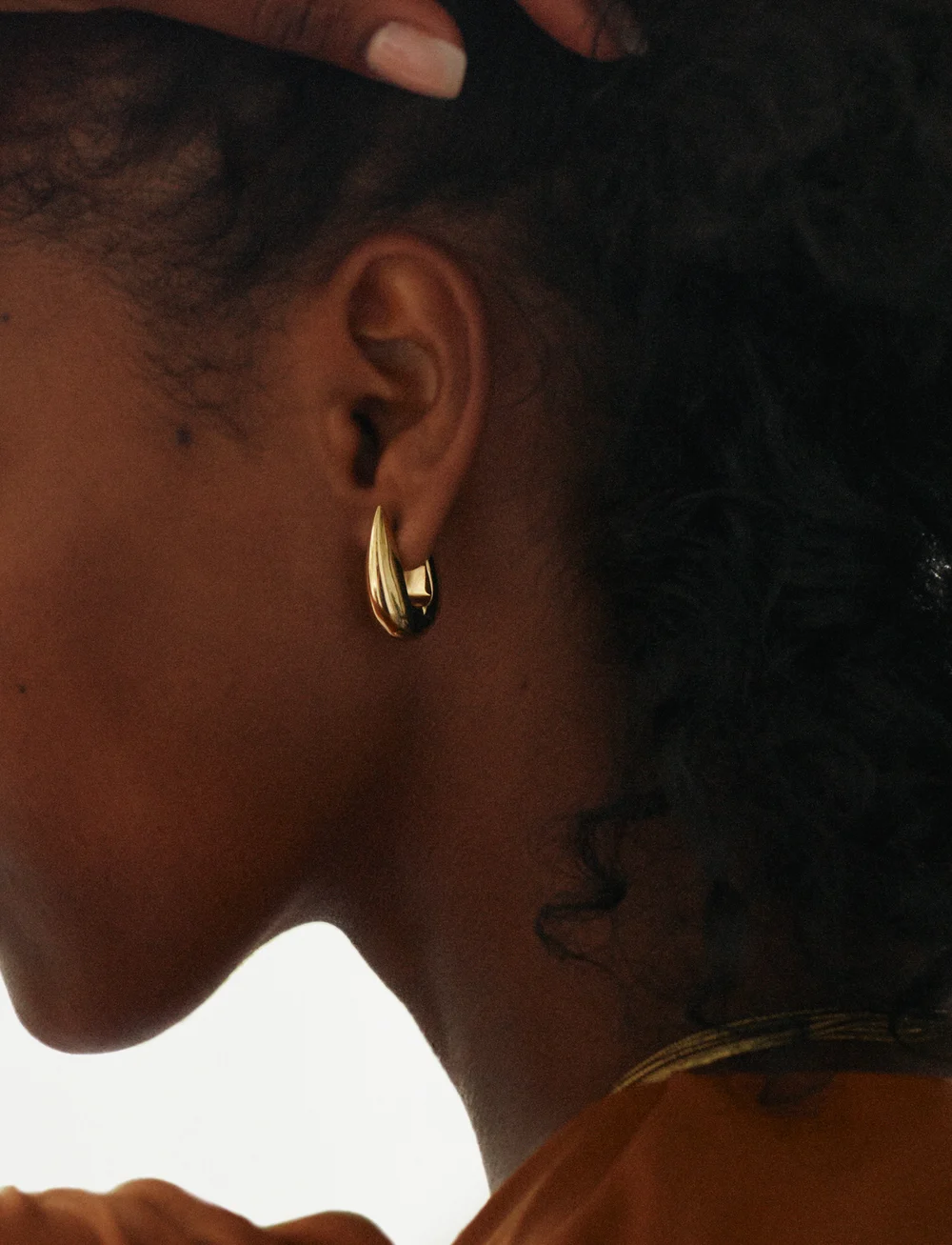 Edblad - Crest Hoops L Gold - hängande örhängen - gold - 0