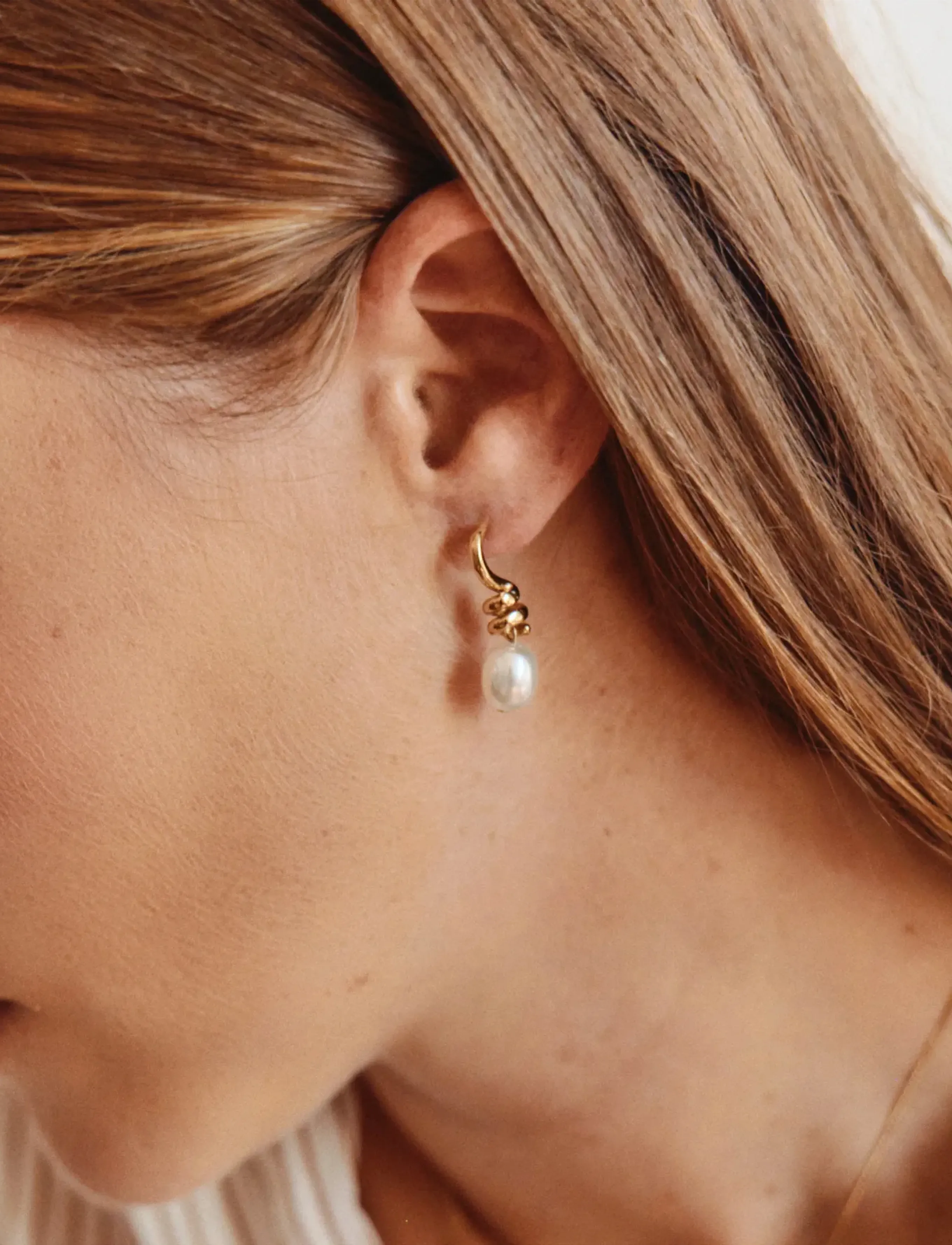 Edblad Swivel Earrings Pearl S Gold, One Size, Earrings, Gold - Studs, Frauen