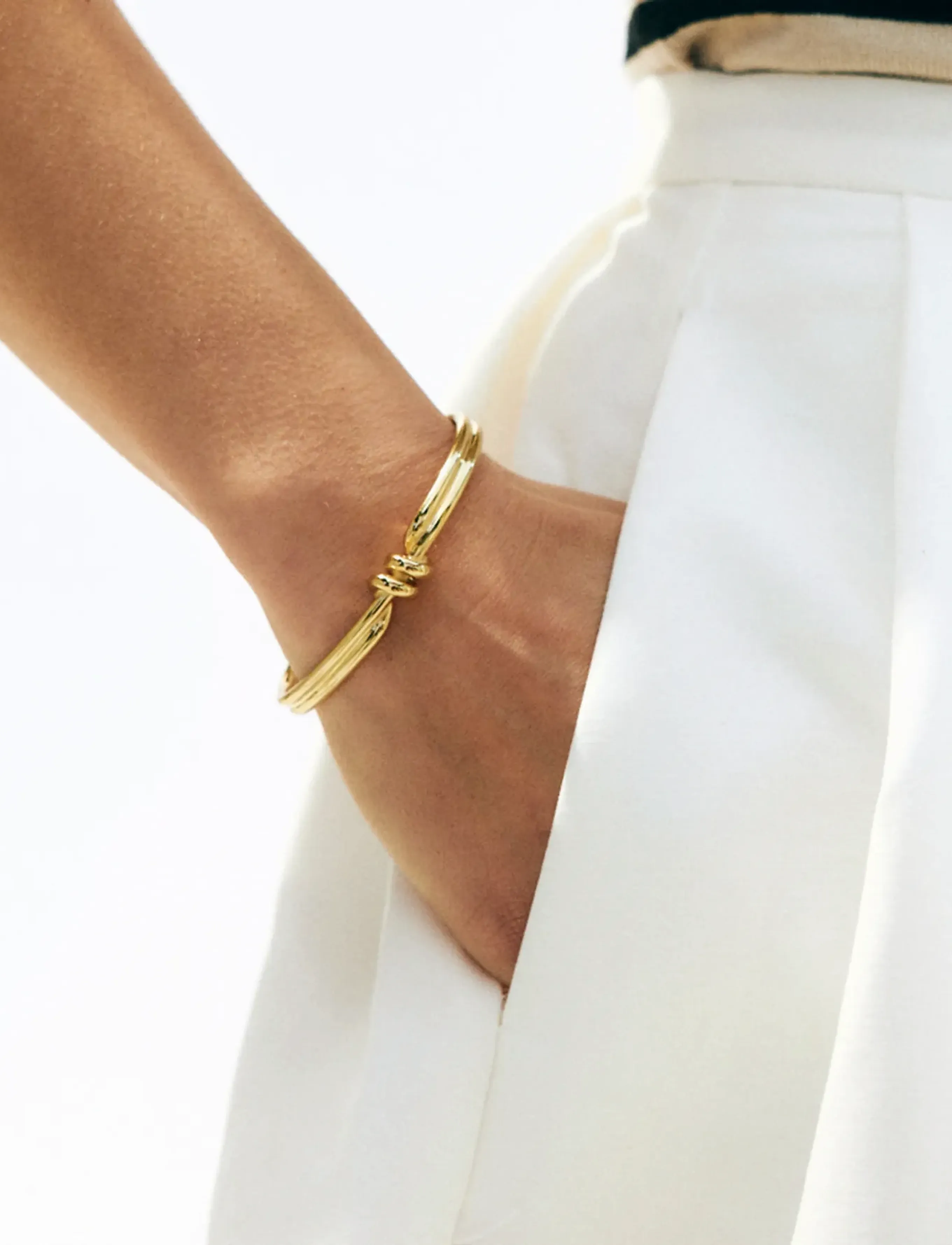 Edblad Swivel Bangle Gold, Kvinder, Knude Armring, Guld, Str: S