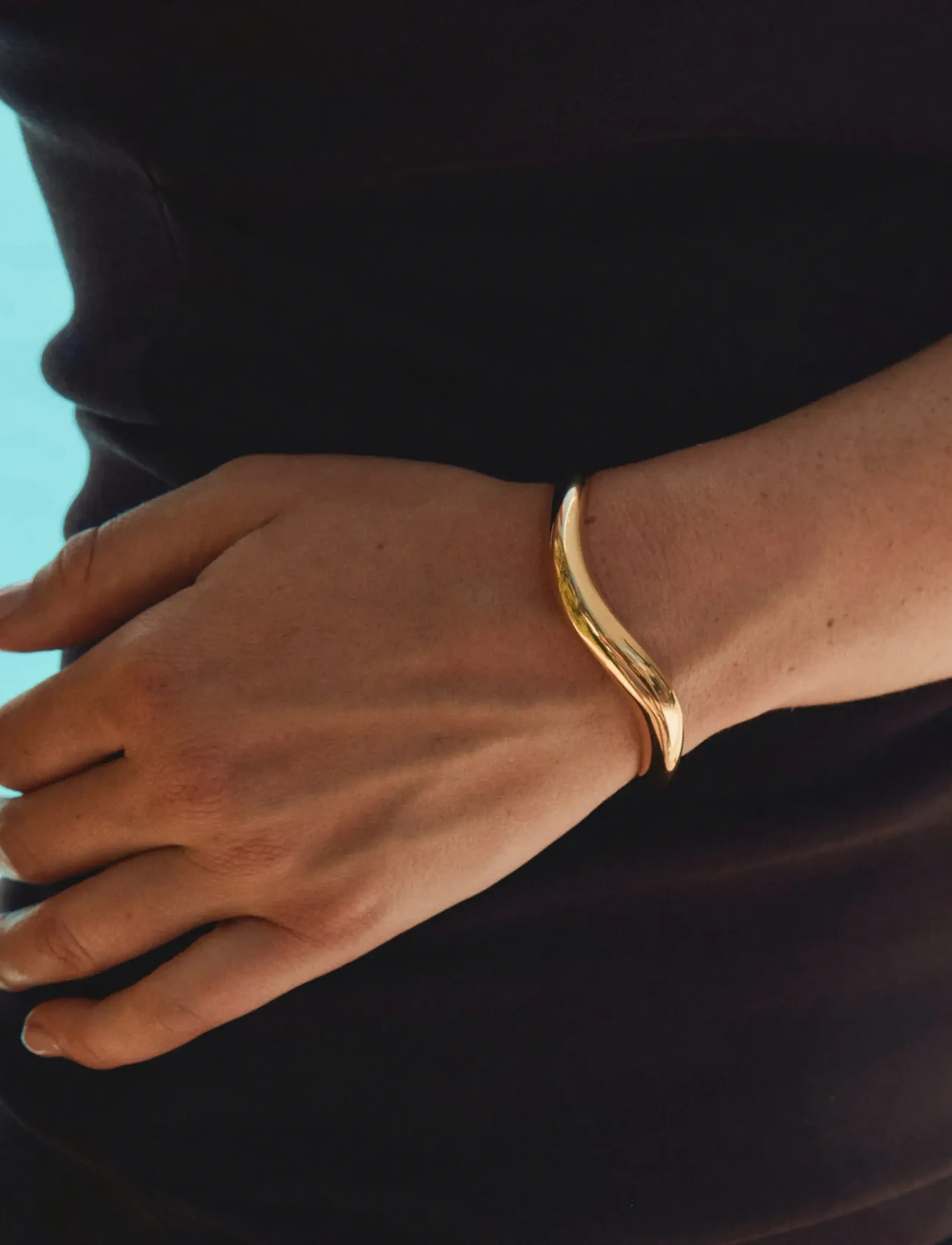 Edblad Azura Bangle Gold S, Kvinder, Åben Bangle, Guld, Str: L 18 cm