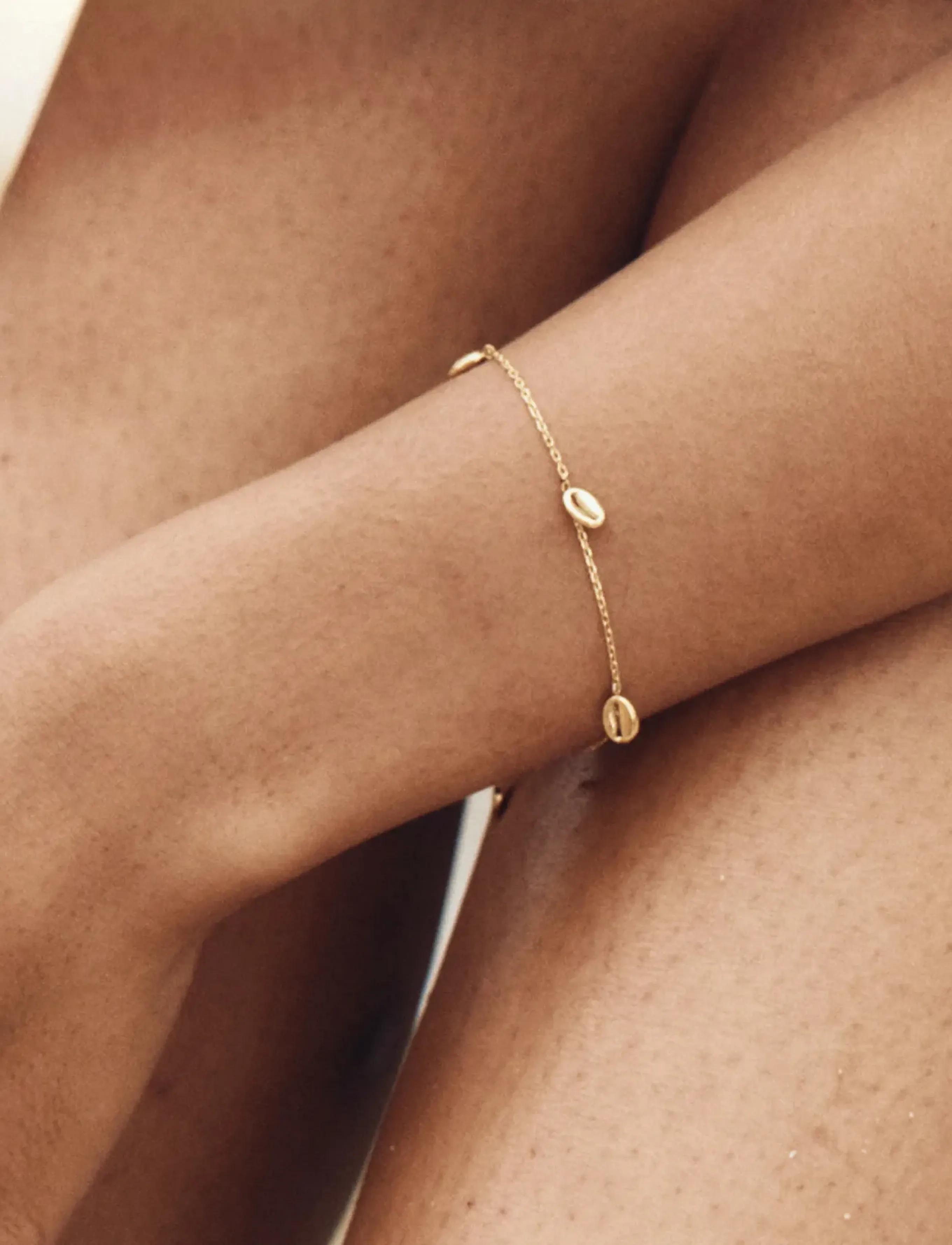 Edblad Coastal Bracelet Multi Gold One Size, Kvinder, Kauriskal Armbånd, Guld, Str: ONE SIZE 15