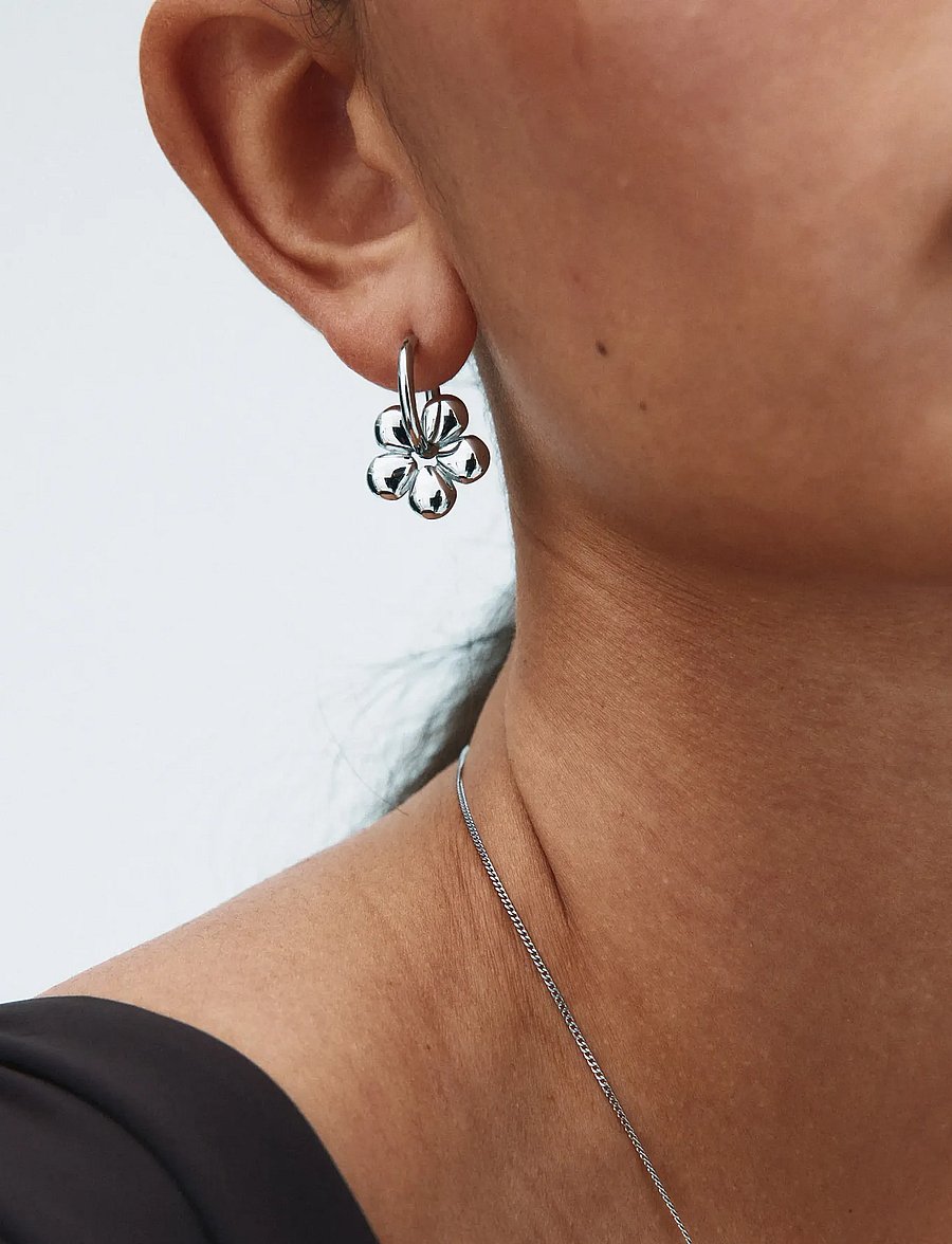 Edblad - Daisy Hoops Silver One Size - rõngad - silver - 0