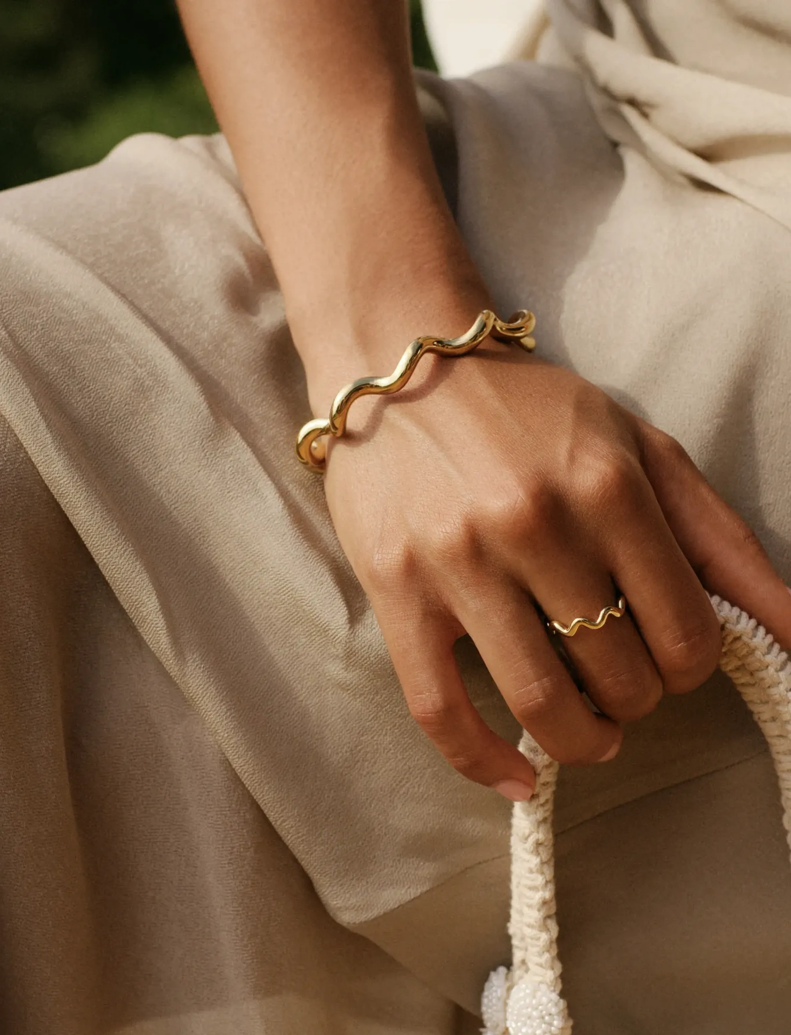 Edblad Spiral Bangle Gold L, 5 cm, Gold, Armbånd > Armringe, Dame