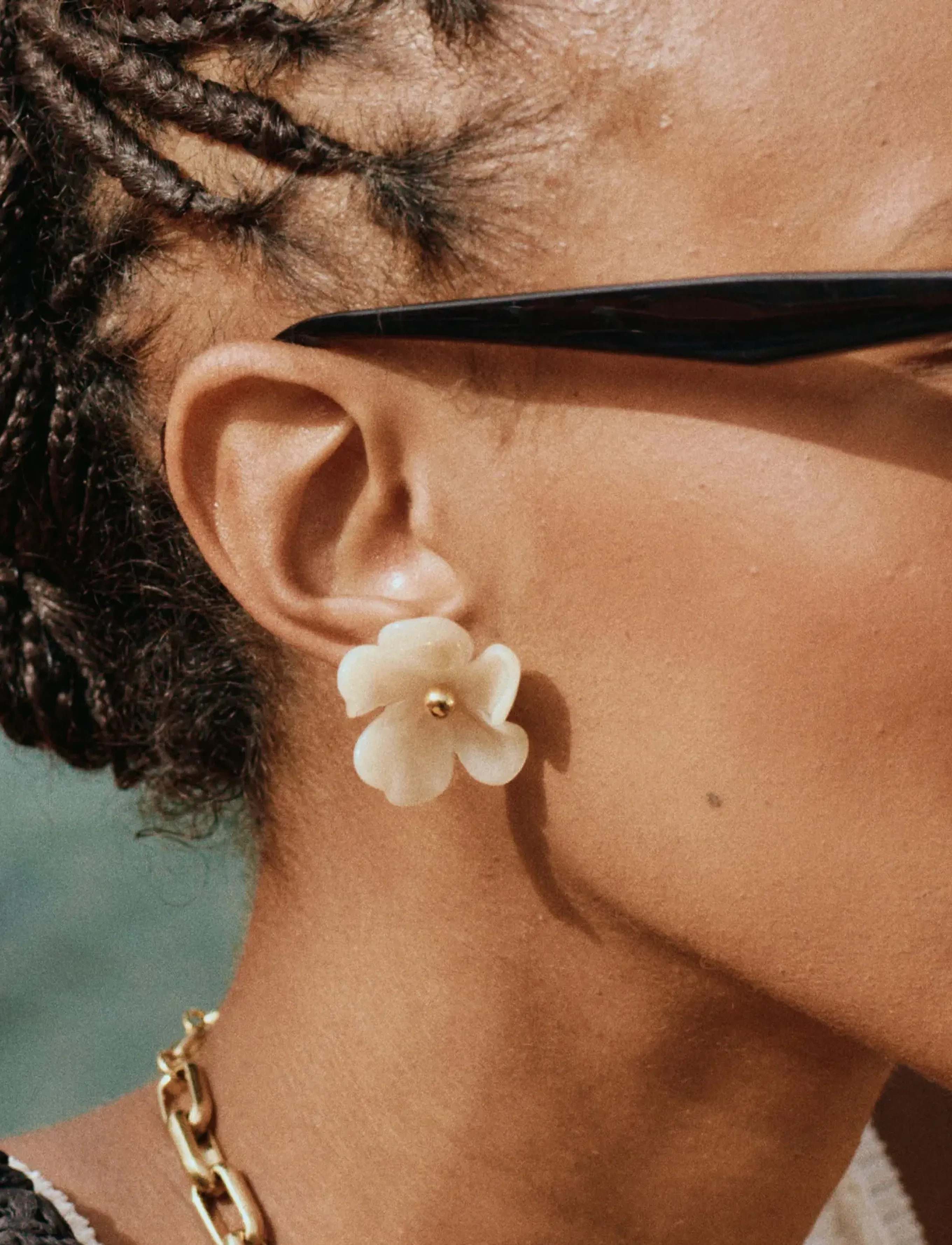 Edblad - Wildflower Studs Gold/White One Size - stud earrings - gold - 2