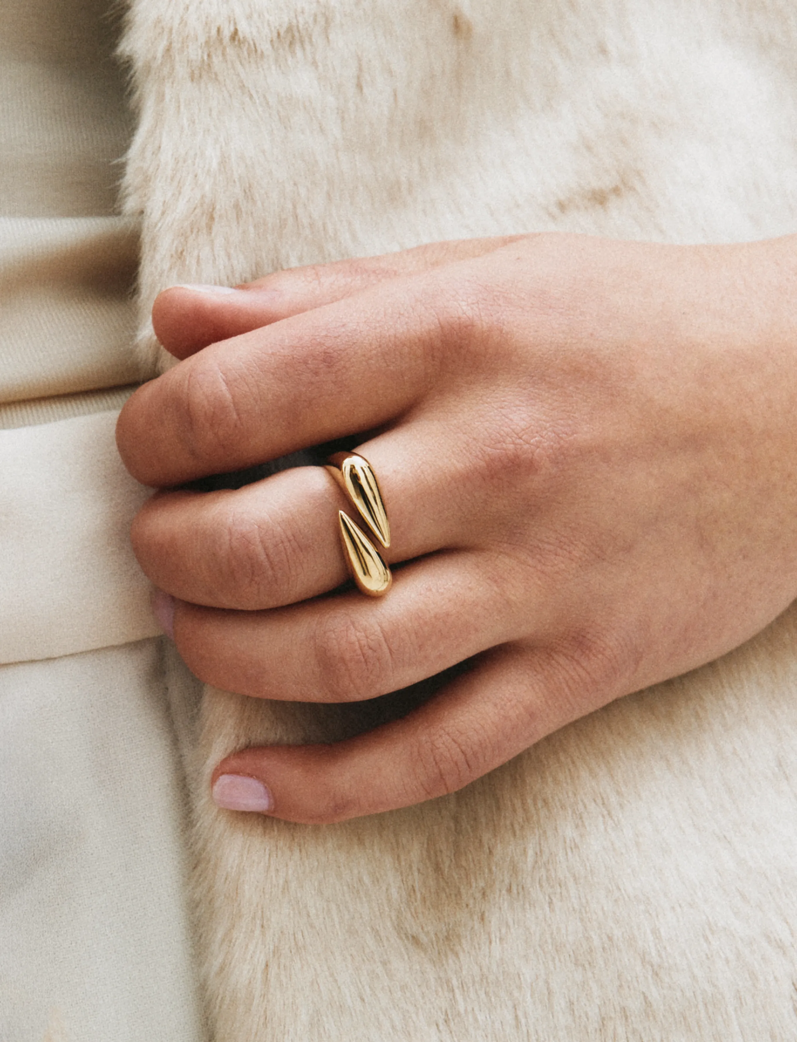 Edblad Peak Spike Ring Gold, Damen, Spitzenring, Gold, Gr.L