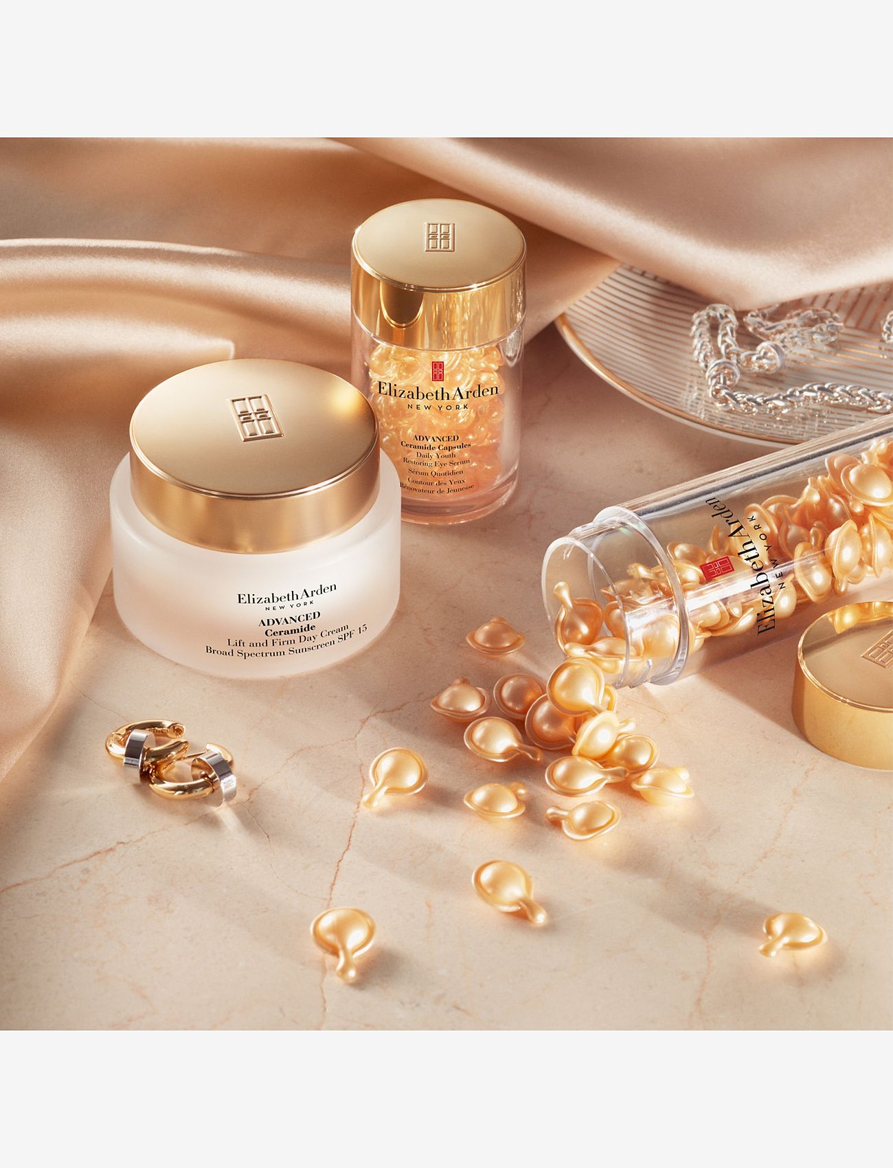 Elizabeth Arden - CERAMIDE CAPSULES RESTORING SERUM - serum og oljer - clear - 3