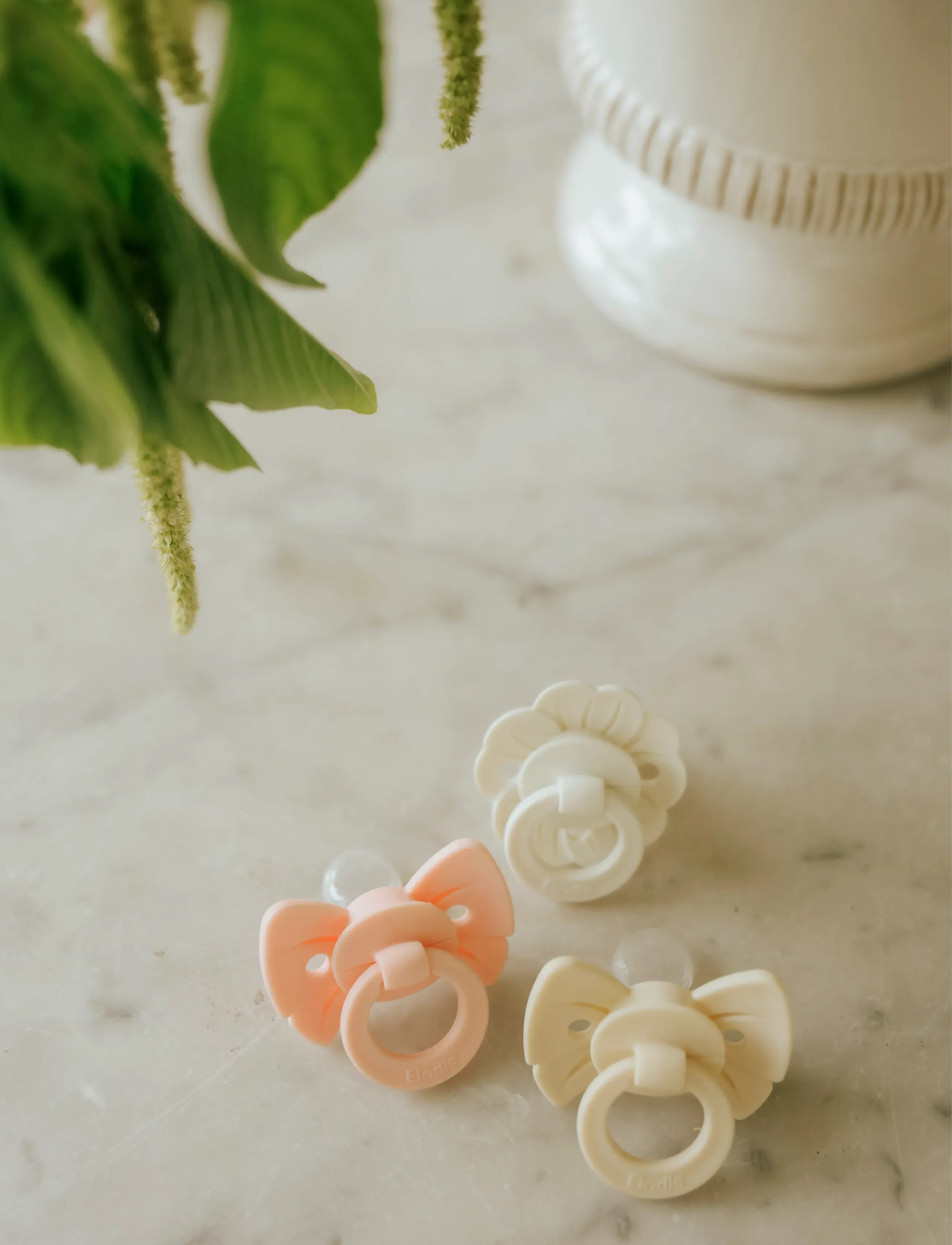 Elodie Details Pacifier Binky Bow Nb Oat White, One Size, Pacifiers & Accessories, Creme - Pacifiers, Kinder