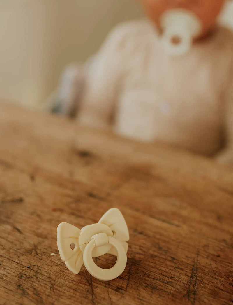 Elodie Details - Pacifier Binky Bow NB Oat White - schnuller - oat white - 4