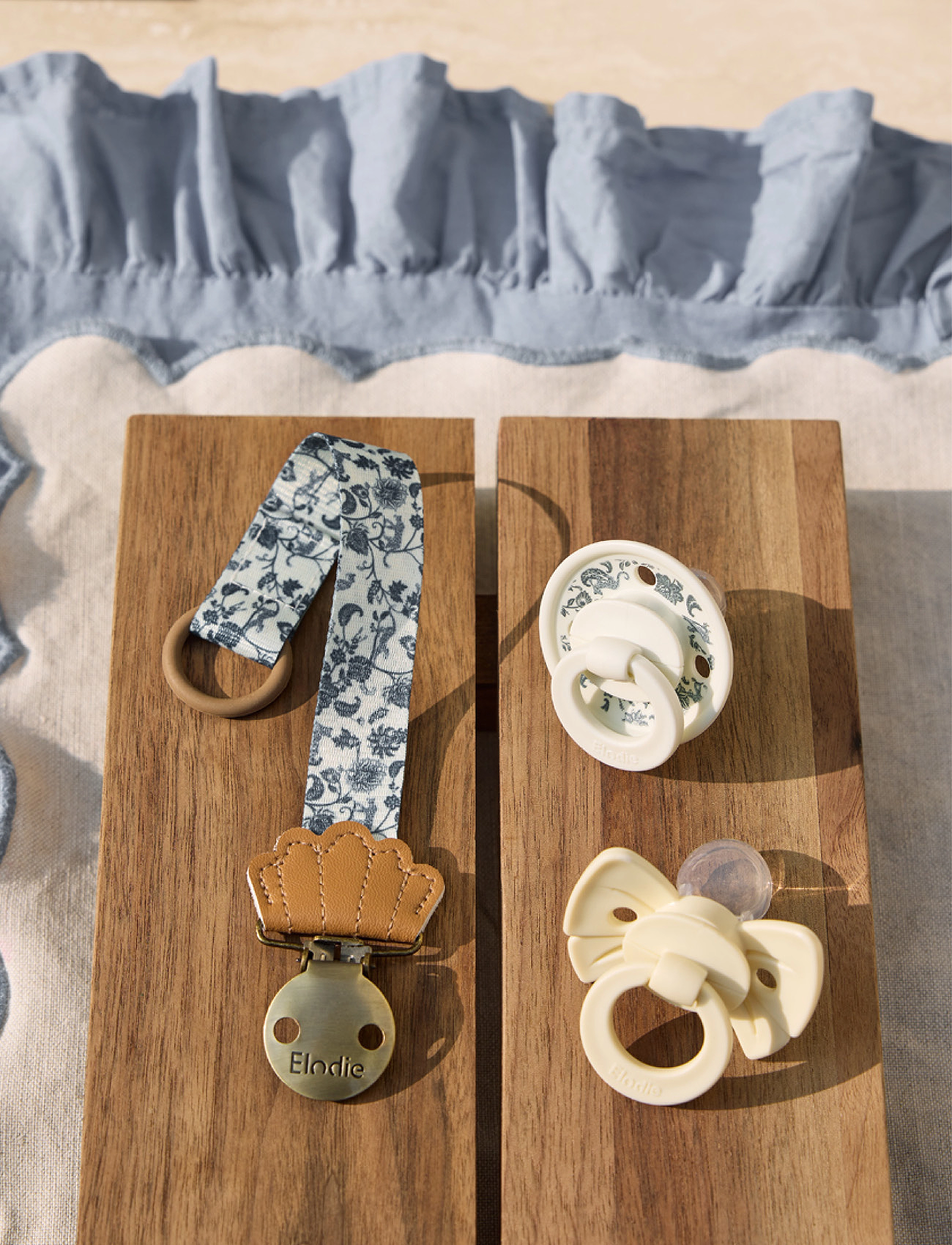Elodie Details Pacifier Clip Garden Leo Toile, One Size, Pacifiers & Accessories, Blau - Clips, Kinder