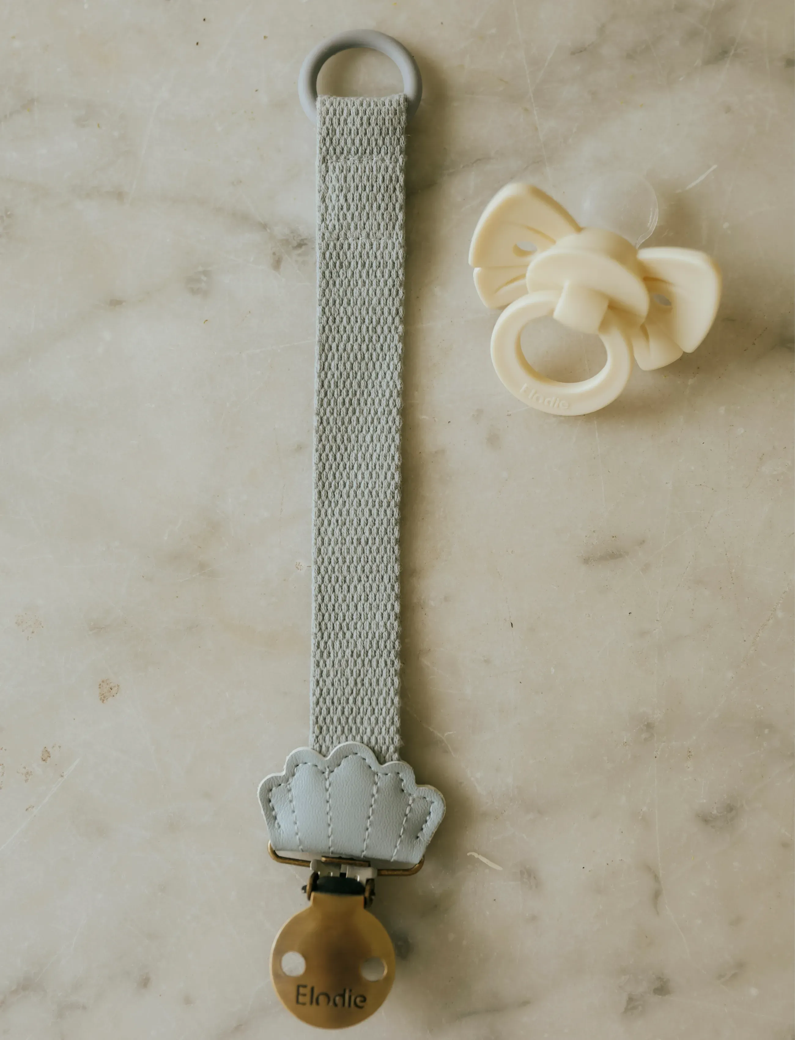 Elodie Details Pacifier Clip Sunrise Blue Scallop, One Size, Pacifiers & Accessories, Blau - Clips, Kinder