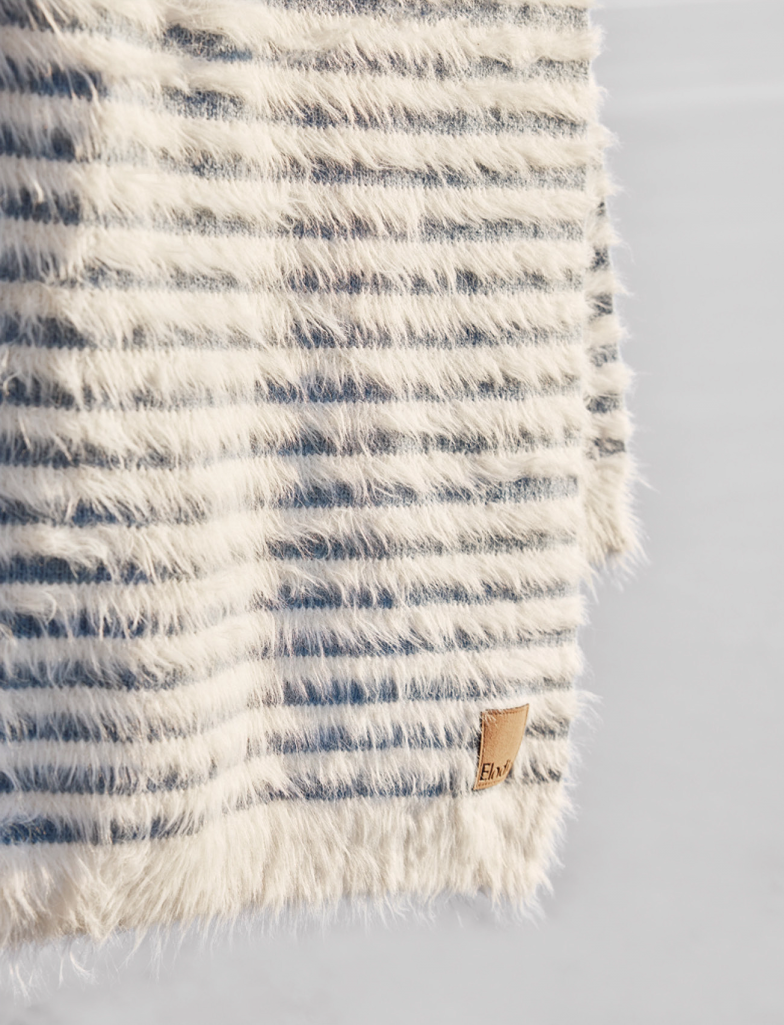 Elodie Details - Furry Knit Blanket - Berry Blue - couvertures pour bébé - berry blue - 3