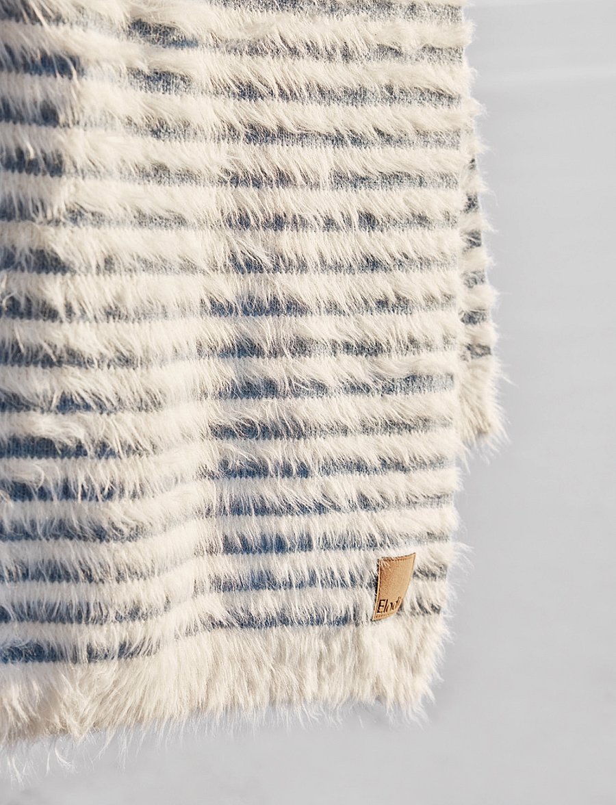 Elodie Details - Furry Knit Blanket - Berry Blue - couvertures pour bébé - berry blue - 3