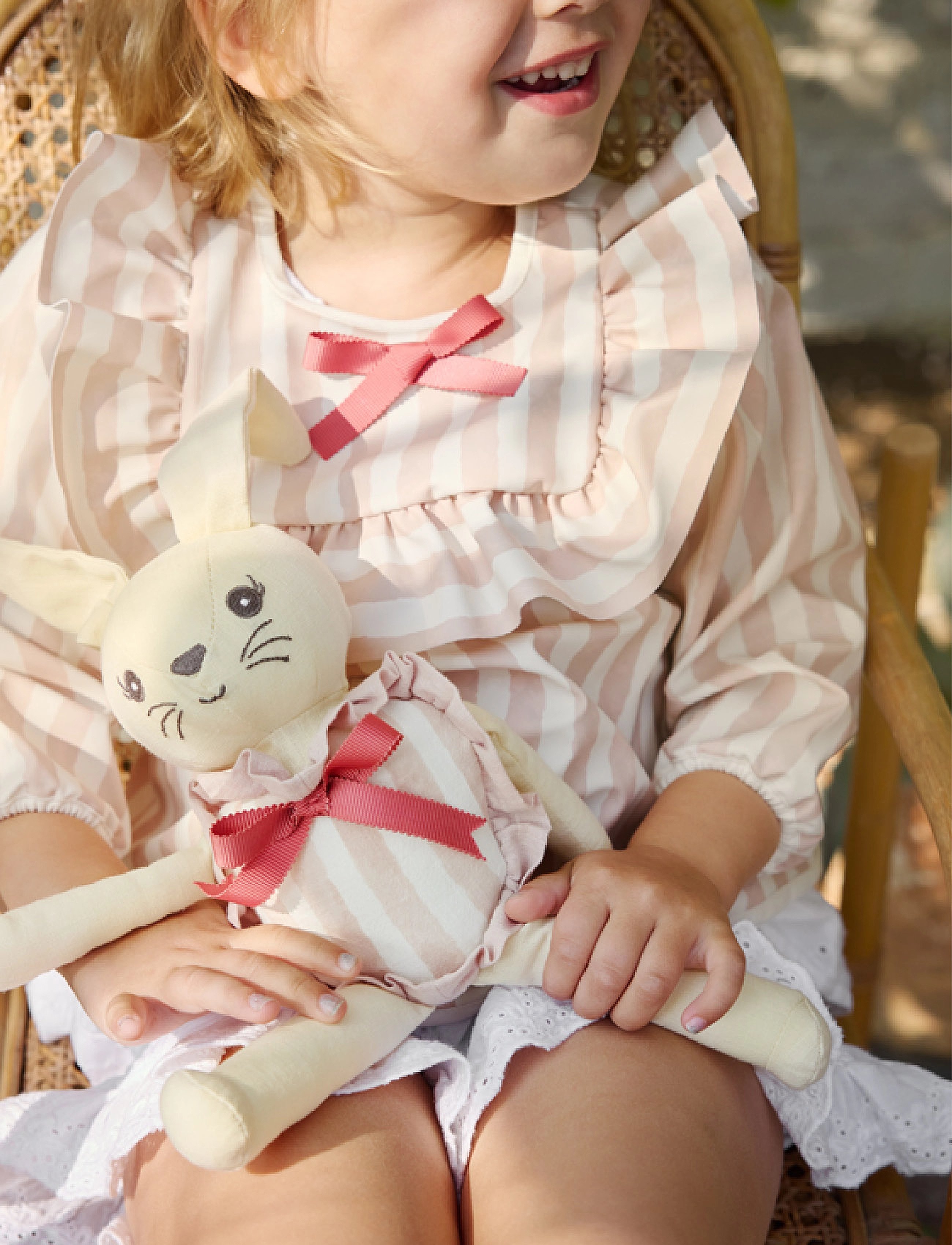 Elodie Details Longsleeved Baby Bib Candy Stripes, One Size, Bibs, Rosa - Long Sleeve Bib, Kinder