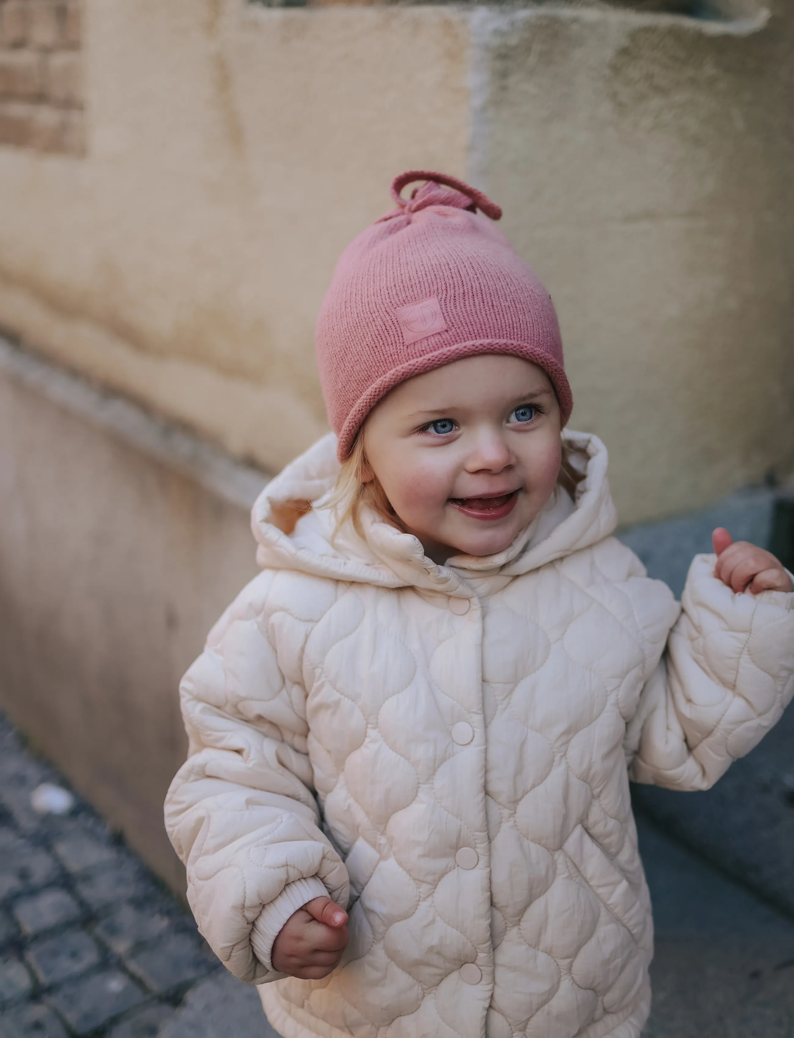 Elodie Details - Furry Knit Beanie Rosy Bow 2-3yr - beanies - rosy bow - 3