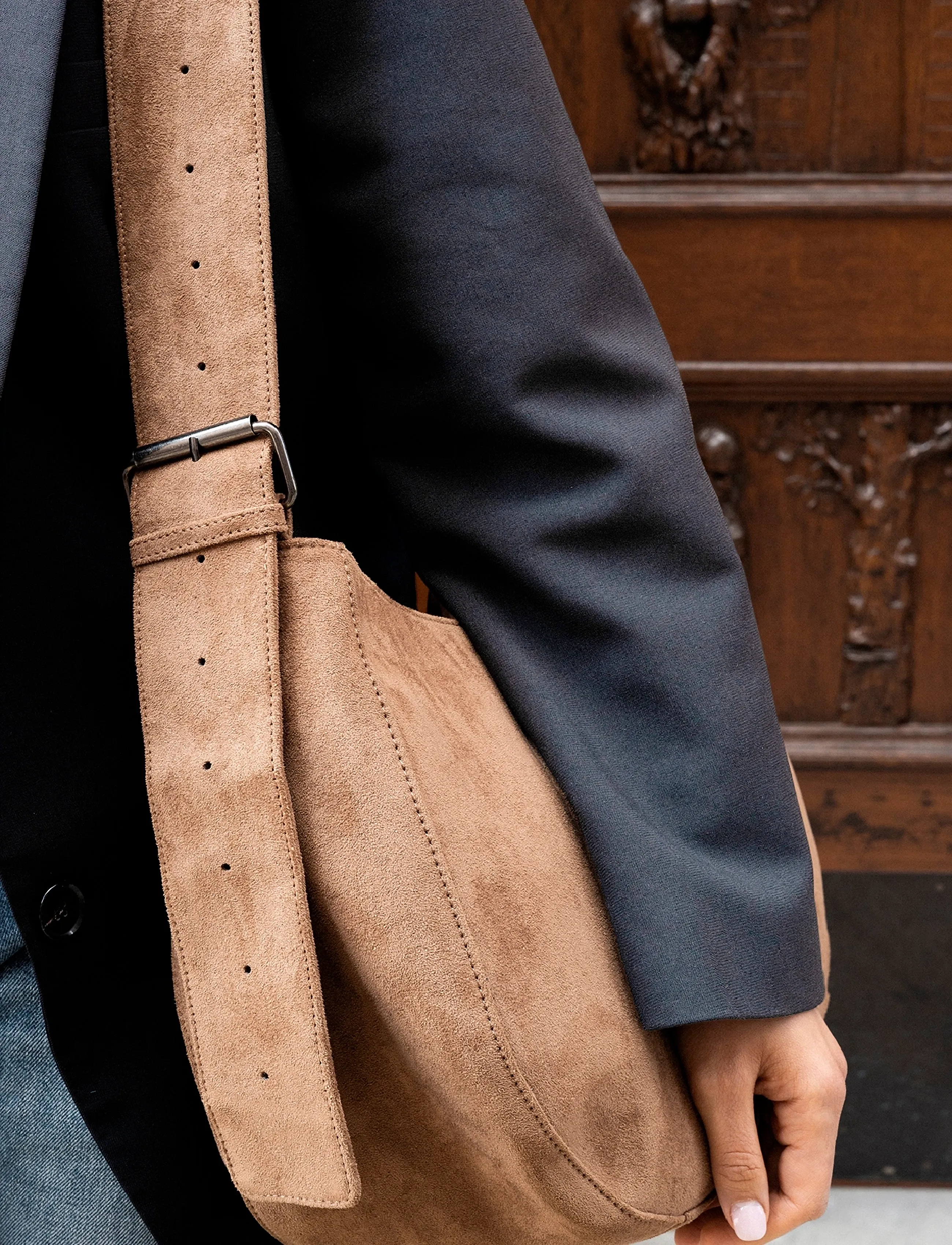 Elodie Details - Elodie Changing Bag Moon Bag Suede - pusletasker - brown - 5