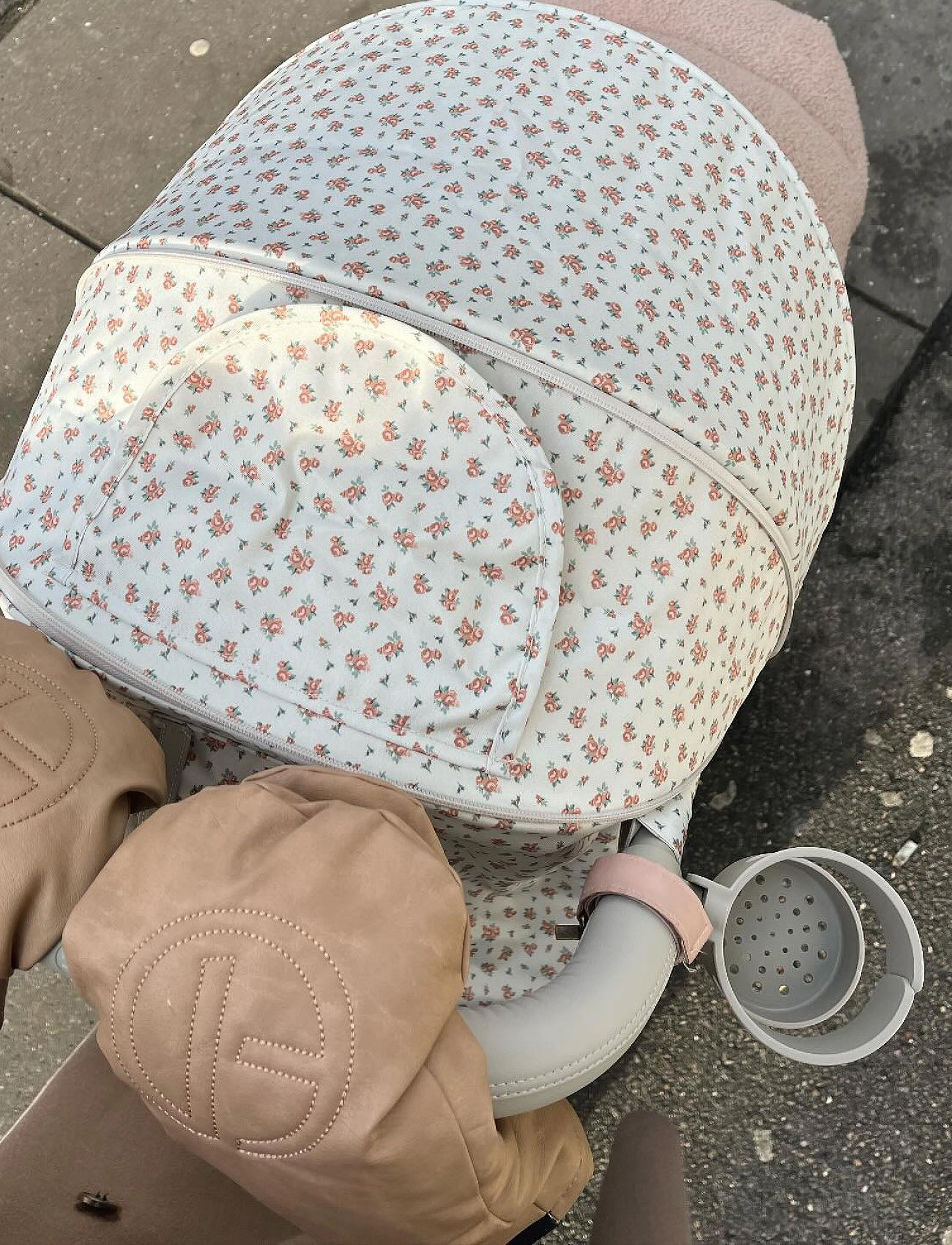 Elodie Details Stroller Accessories Mondo Cup Holder Moonshell, One Size, Strollers & Accessories, Creme - Kinder