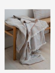 ELVANG - Dahlia throw - blankets & throws - light grey - 2