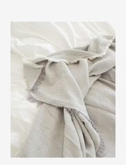 ELVANG - Daisy sengeteppe - soveværelsestekstiler - grey - 1