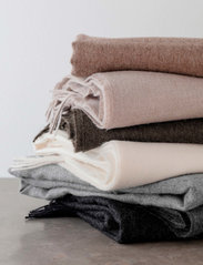 ELVANG - Luxury plaid - blankets & throws - beige - 4