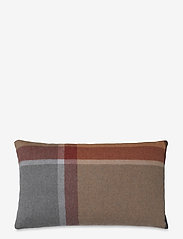 ELVANG - Manhattan cushion cover - dekoratīvie spilveni - terracotta/red magma - 0
